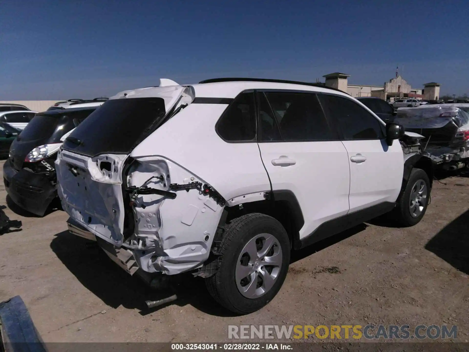 4 Photograph of a damaged car 2T3H1RFV6MC101263 TOYOTA RAV4 2021