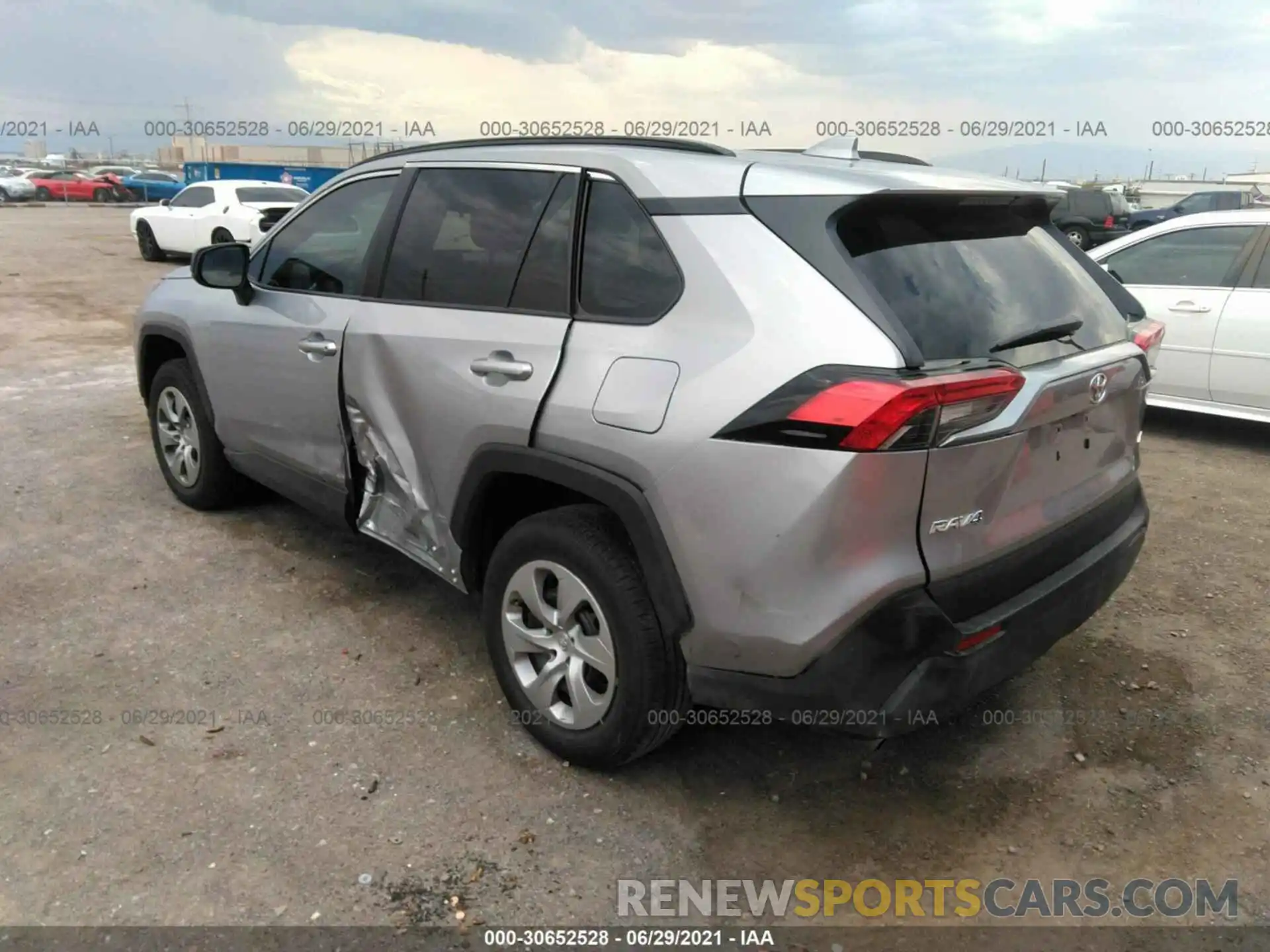 3 Фотография поврежденного автомобиля 2T3H1RFV6MC112537 TOYOTA RAV4 2021