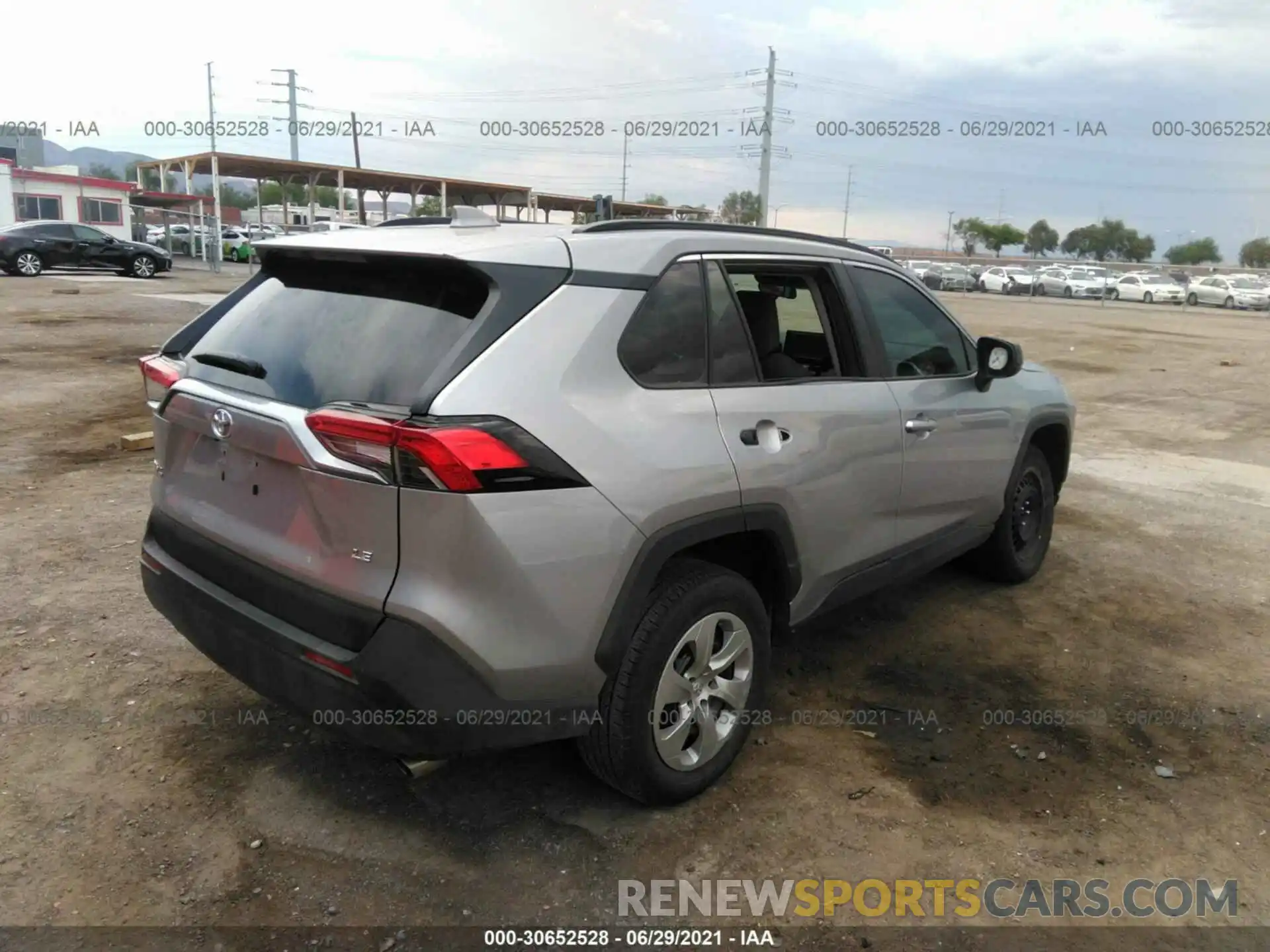 4 Photograph of a damaged car 2T3H1RFV6MC112537 TOYOTA RAV4 2021