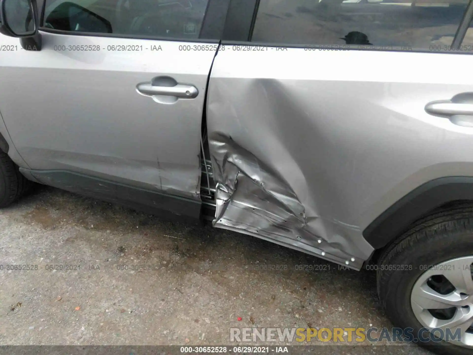 6 Photograph of a damaged car 2T3H1RFV6MC112537 TOYOTA RAV4 2021