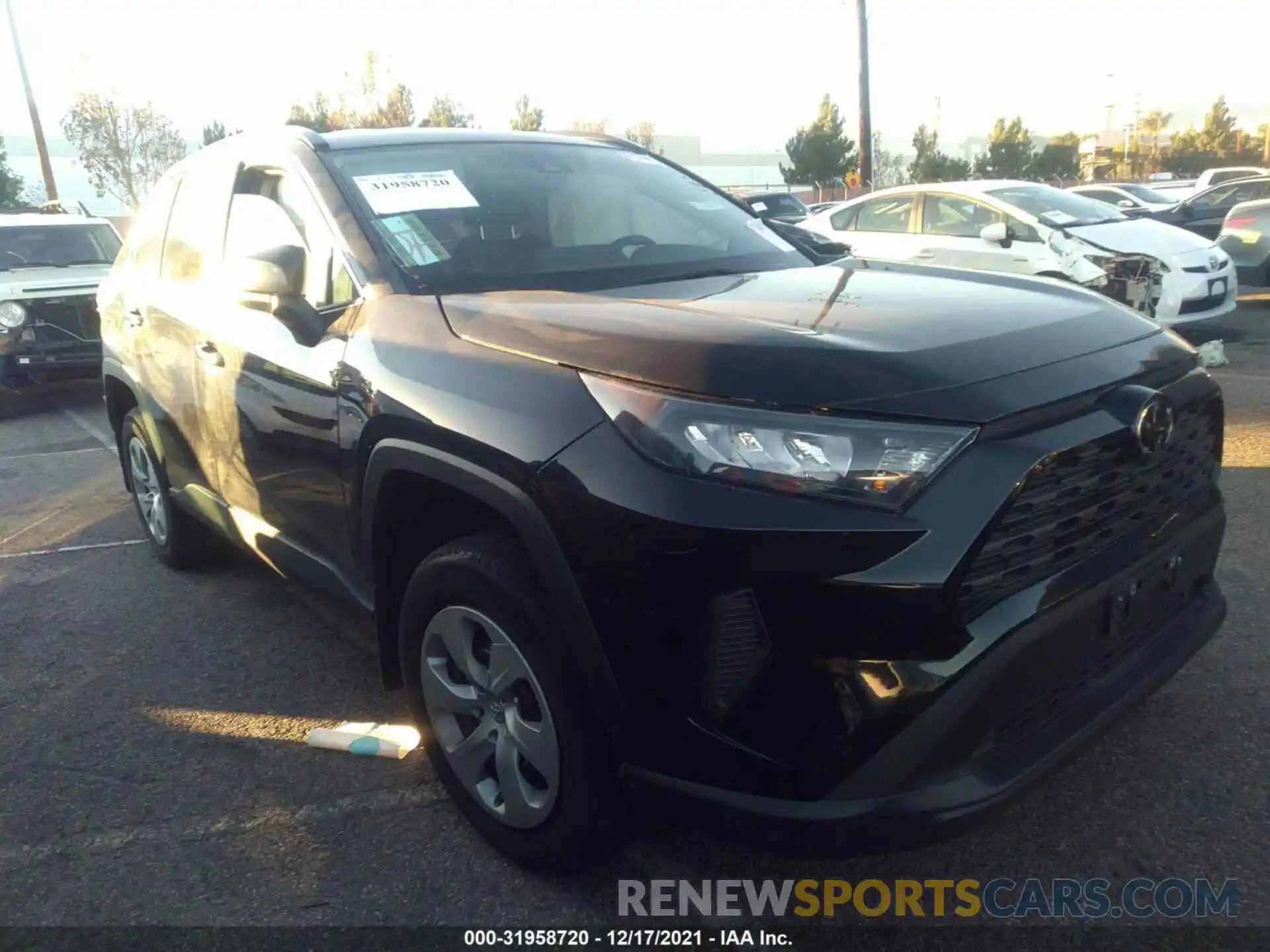 1 Photograph of a damaged car 2T3H1RFV6MC113168 TOYOTA RAV4 2021