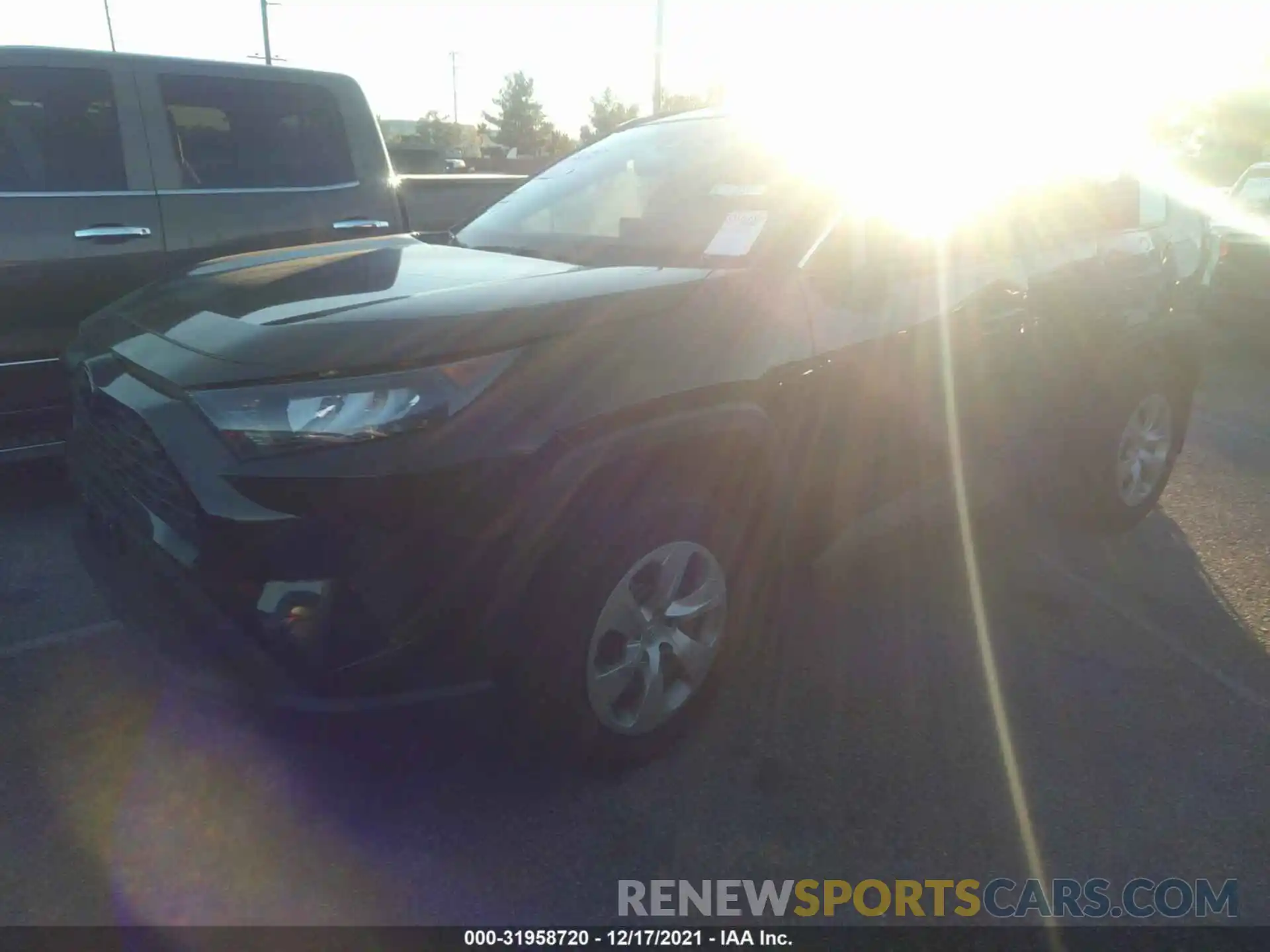 2 Фотография поврежденного автомобиля 2T3H1RFV6MC113168 TOYOTA RAV4 2021