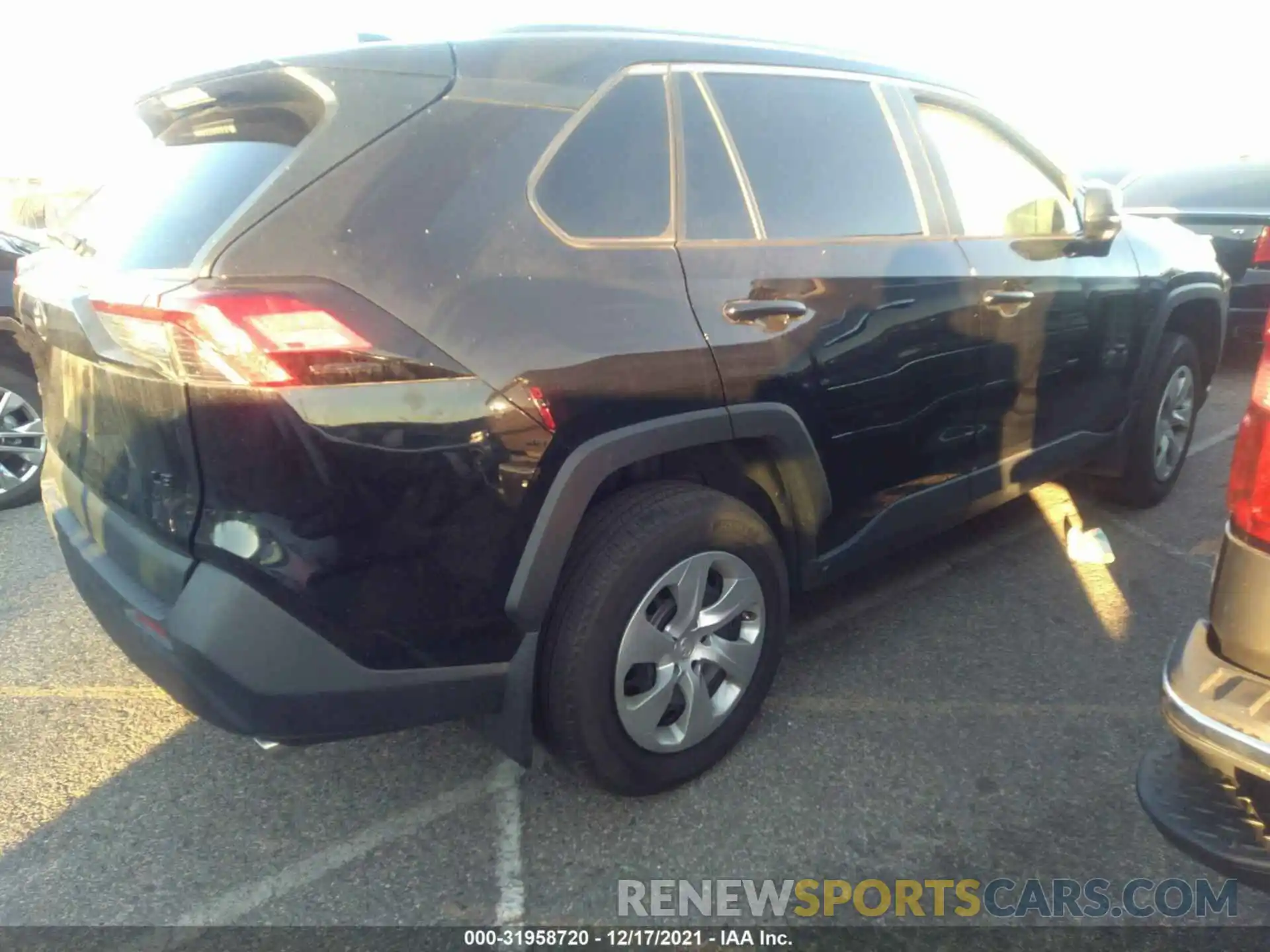 4 Photograph of a damaged car 2T3H1RFV6MC113168 TOYOTA RAV4 2021