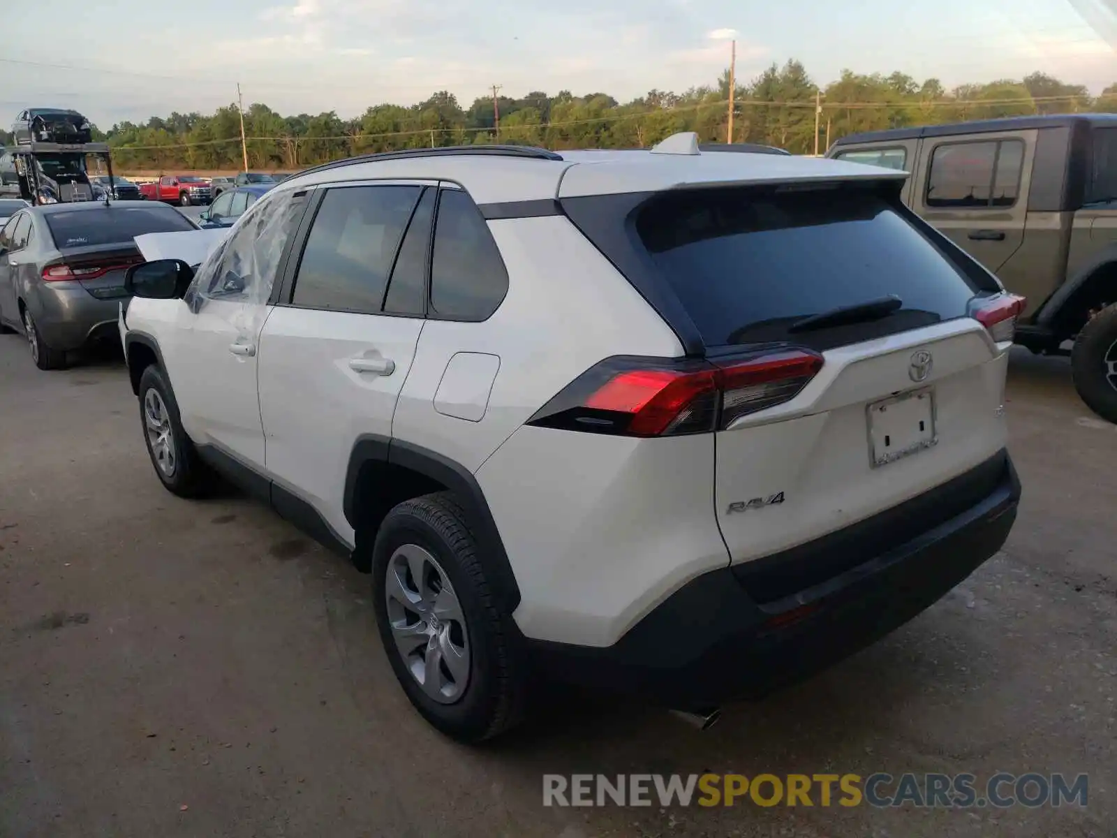 3 Photograph of a damaged car 2T3H1RFV6MC137812 TOYOTA RAV4 2021