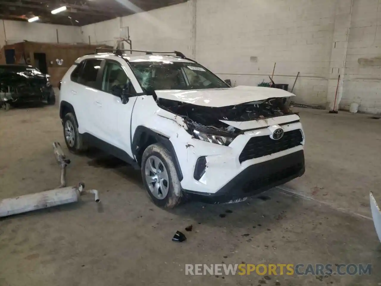 1 Photograph of a damaged car 2T3H1RFV6MC152164 TOYOTA RAV4 2021