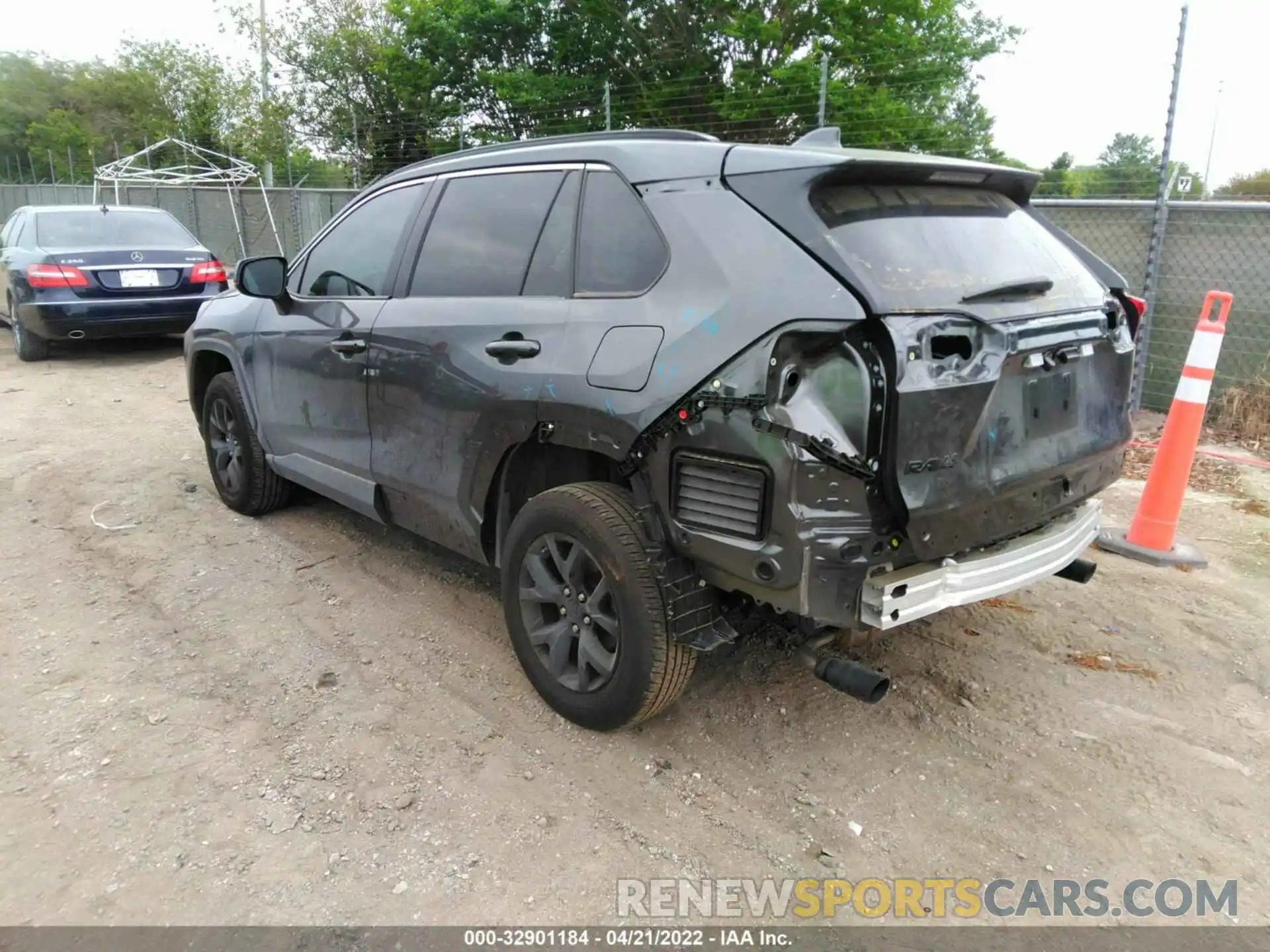 3 Photograph of a damaged car 2T3H1RFV6MC162810 TOYOTA RAV4 2021