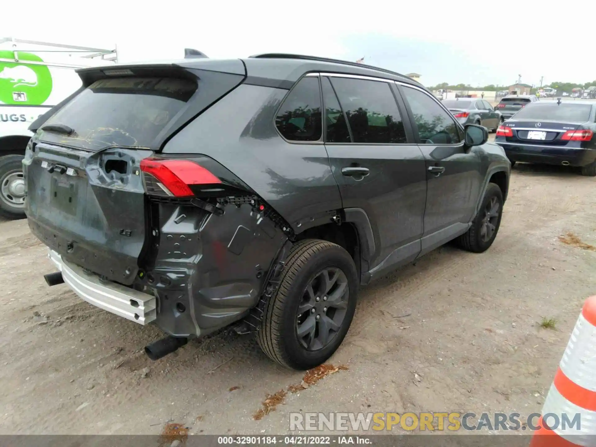 4 Photograph of a damaged car 2T3H1RFV6MC162810 TOYOTA RAV4 2021