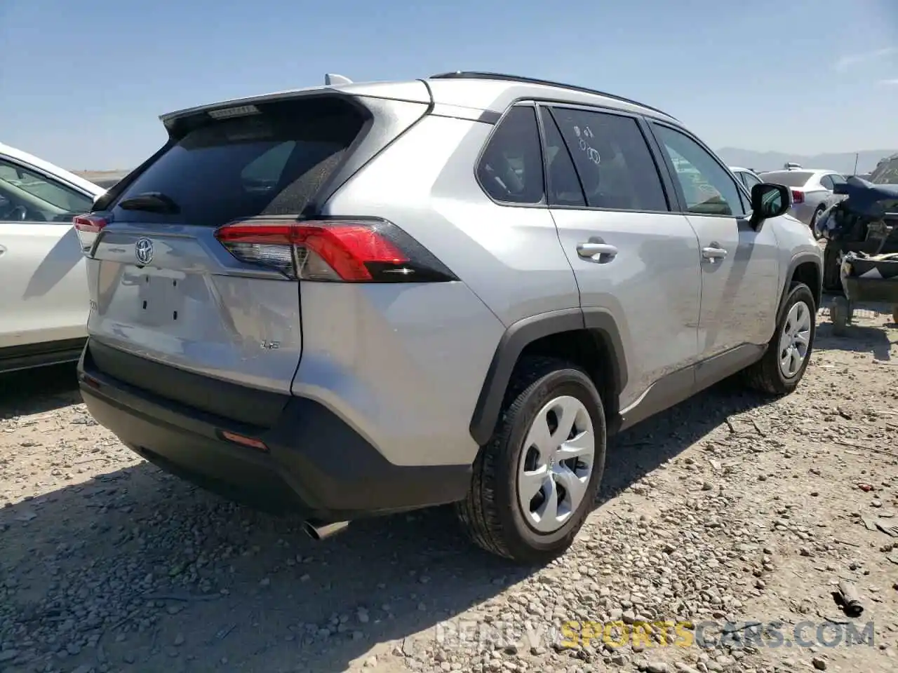 4 Photograph of a damaged car 2T3H1RFV6MW123133 TOYOTA RAV4 2021