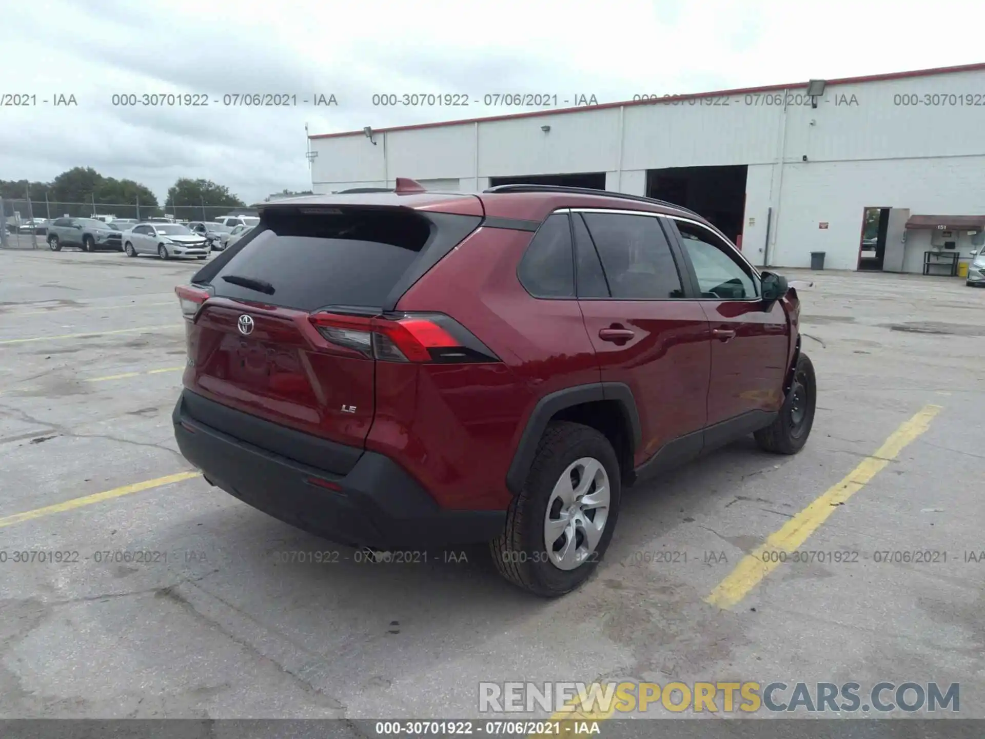 4 Photograph of a damaged car 2T3H1RFV6MW135122 TOYOTA RAV4 2021