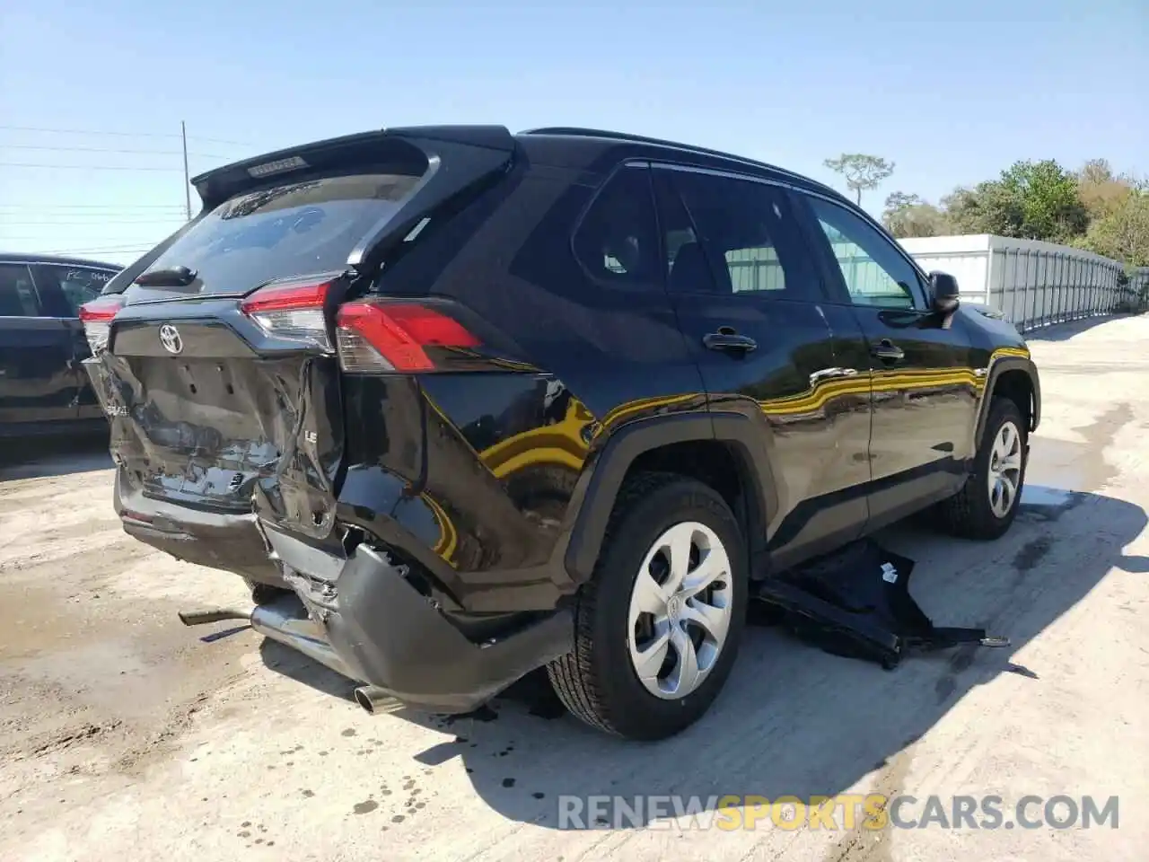 4 Photograph of a damaged car 2T3H1RFV6MW135511 TOYOTA RAV4 2021