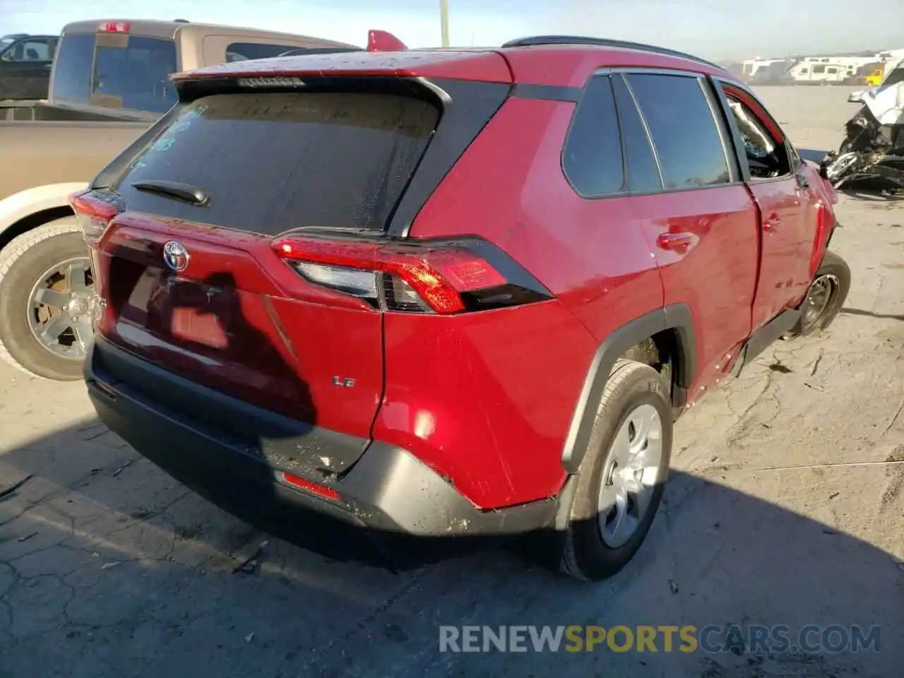 4 Photograph of a damaged car 2T3H1RFV6MW140983 TOYOTA RAV4 2021