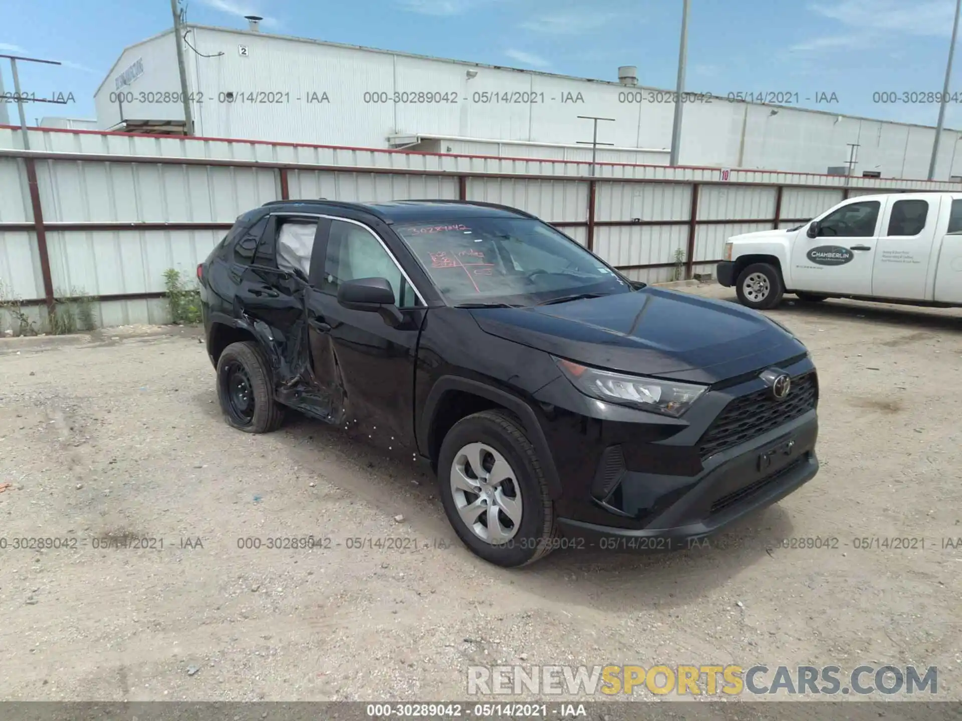 1 Photograph of a damaged car 2T3H1RFV6MW143642 TOYOTA RAV4 2021