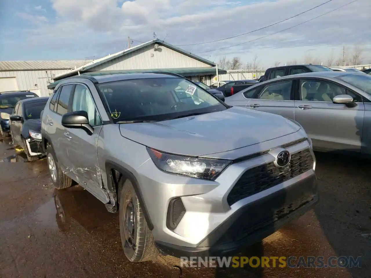 1 Photograph of a damaged car 2T3H1RFV6MW152602 TOYOTA RAV4 2021