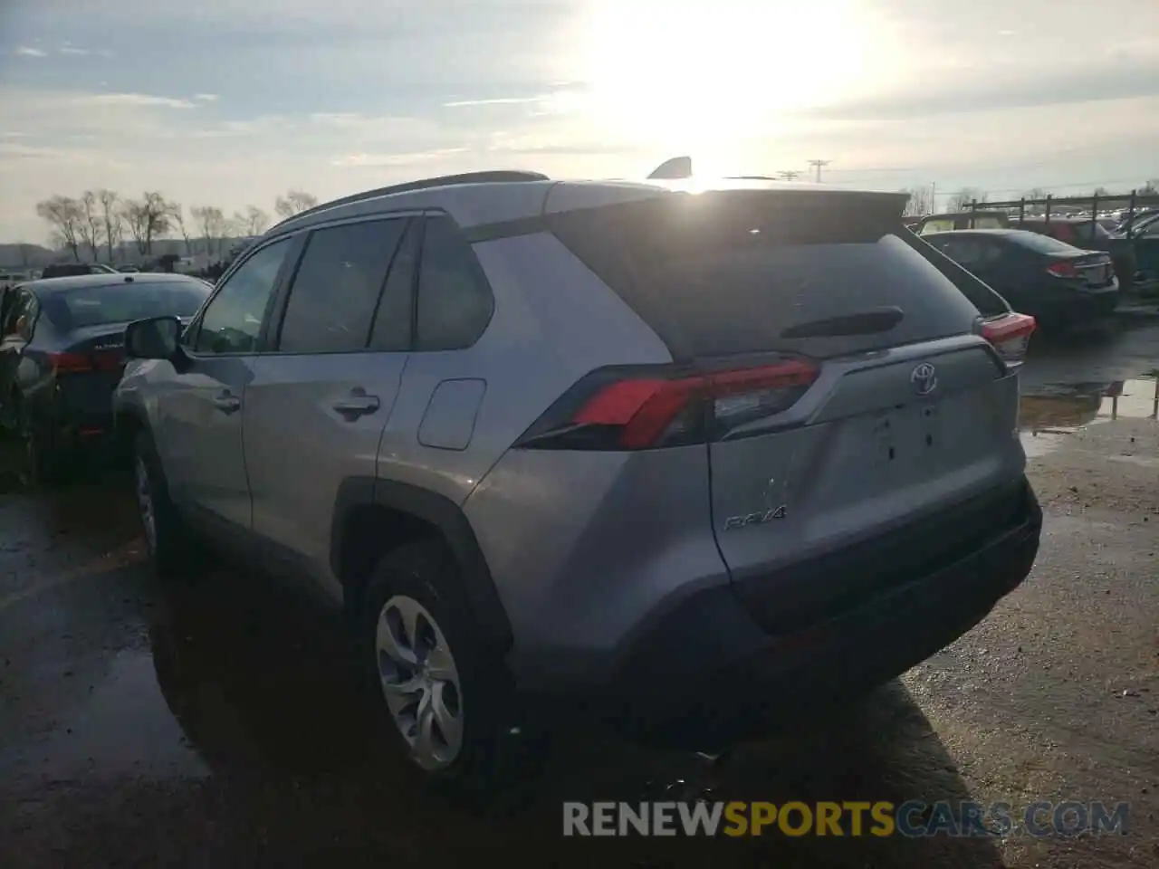 3 Photograph of a damaged car 2T3H1RFV6MW152602 TOYOTA RAV4 2021