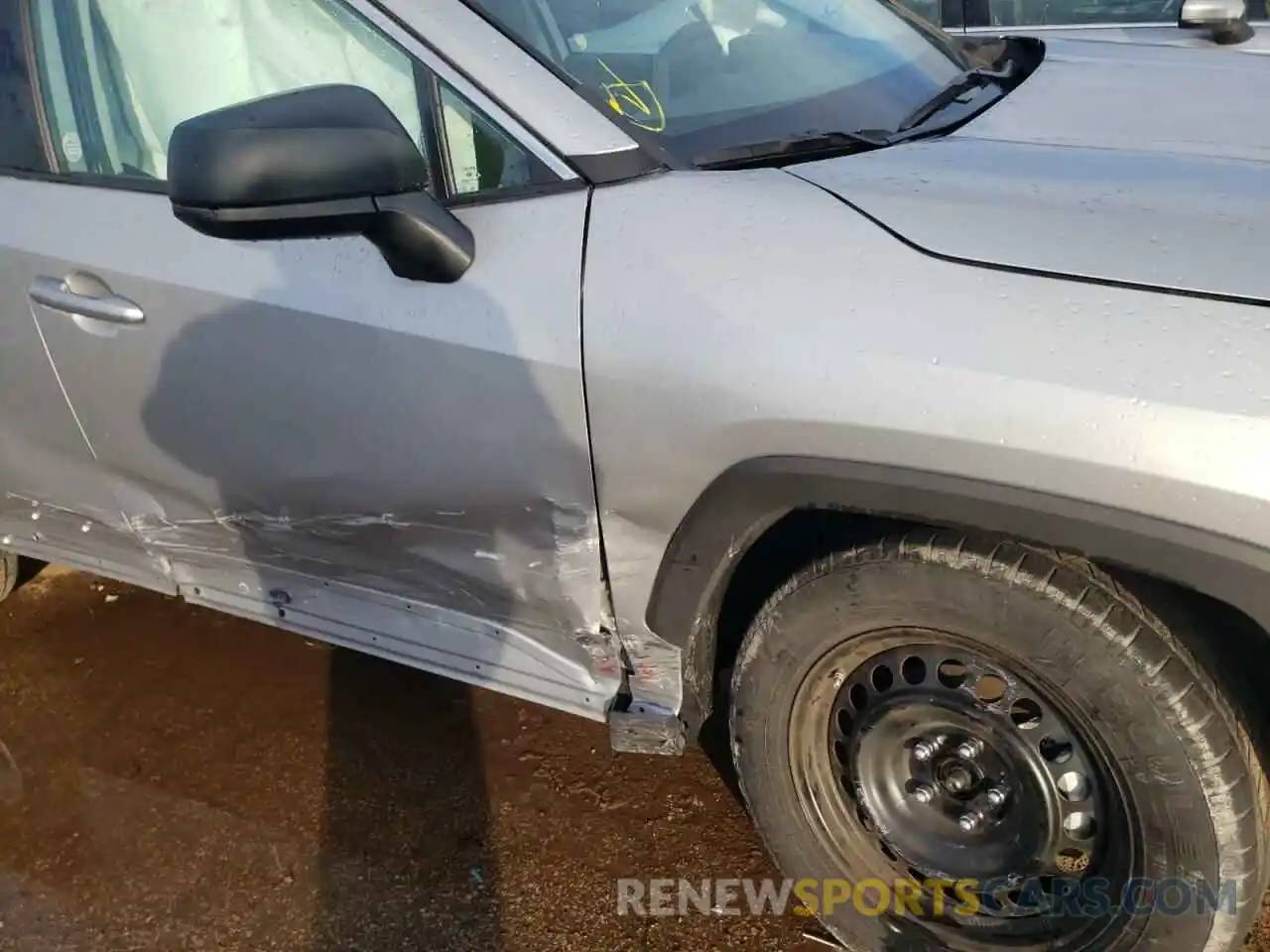 9 Photograph of a damaged car 2T3H1RFV6MW152602 TOYOTA RAV4 2021