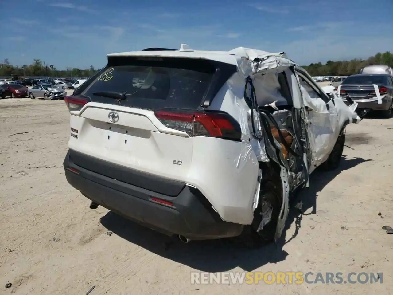 4 Photograph of a damaged car 2T3H1RFV6MW156410 TOYOTA RAV4 2021