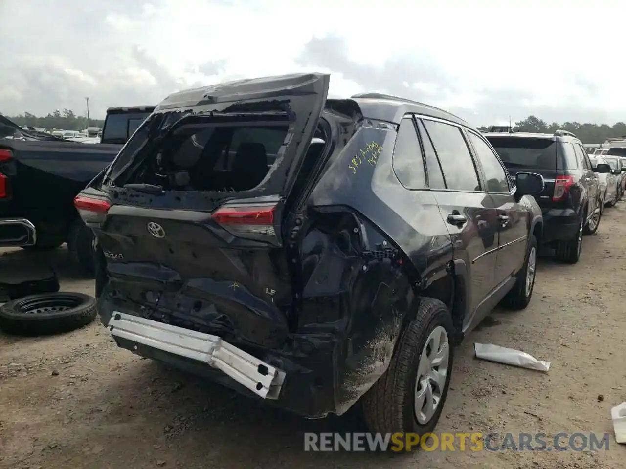 4 Photograph of a damaged car 2T3H1RFV7MC086370 TOYOTA RAV4 2021