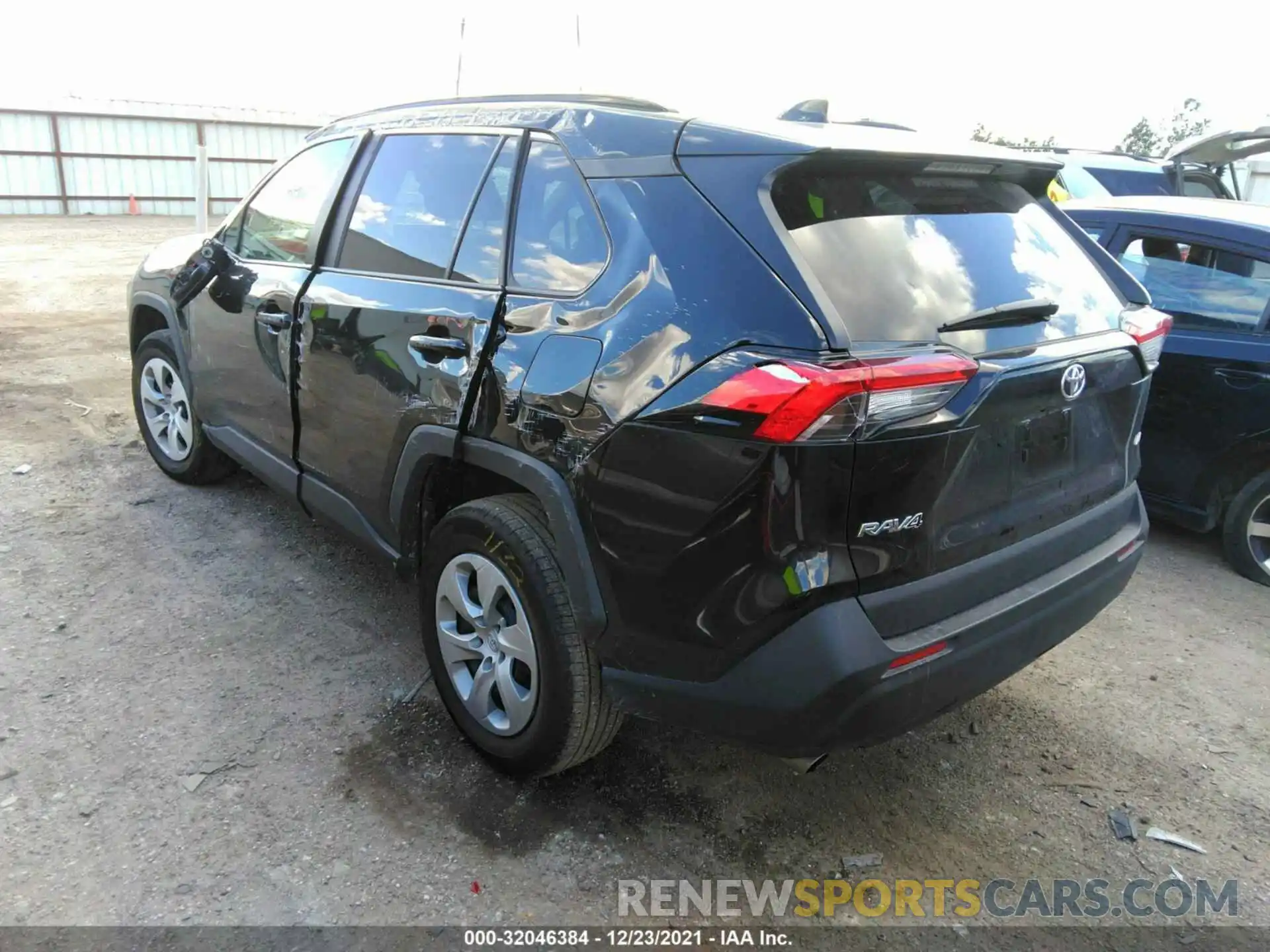 3 Фотография поврежденного автомобиля 2T3H1RFV7MC106312 TOYOTA RAV4 2021