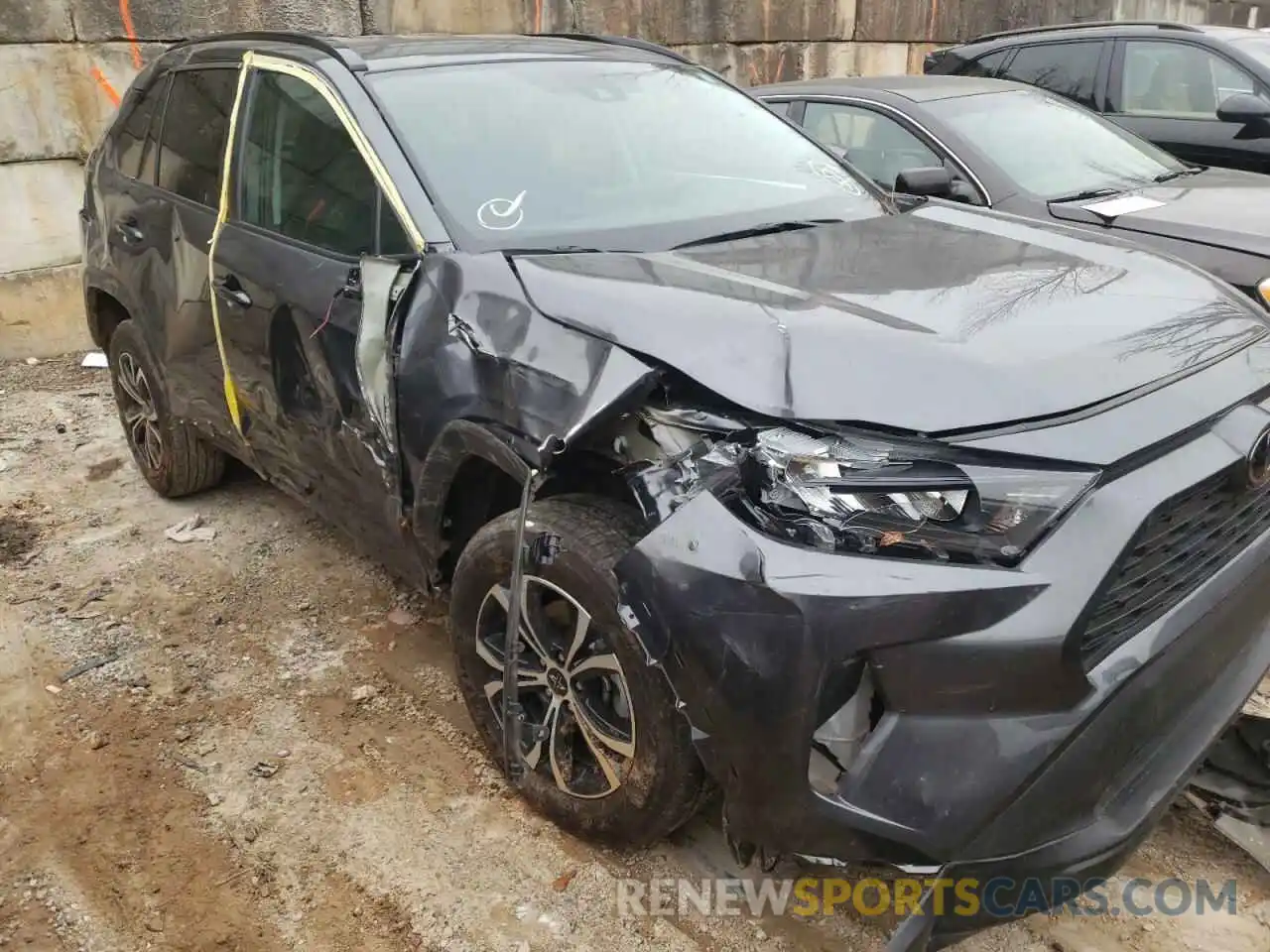 9 Photograph of a damaged car 2T3H1RFV7MC109064 TOYOTA RAV4 2021