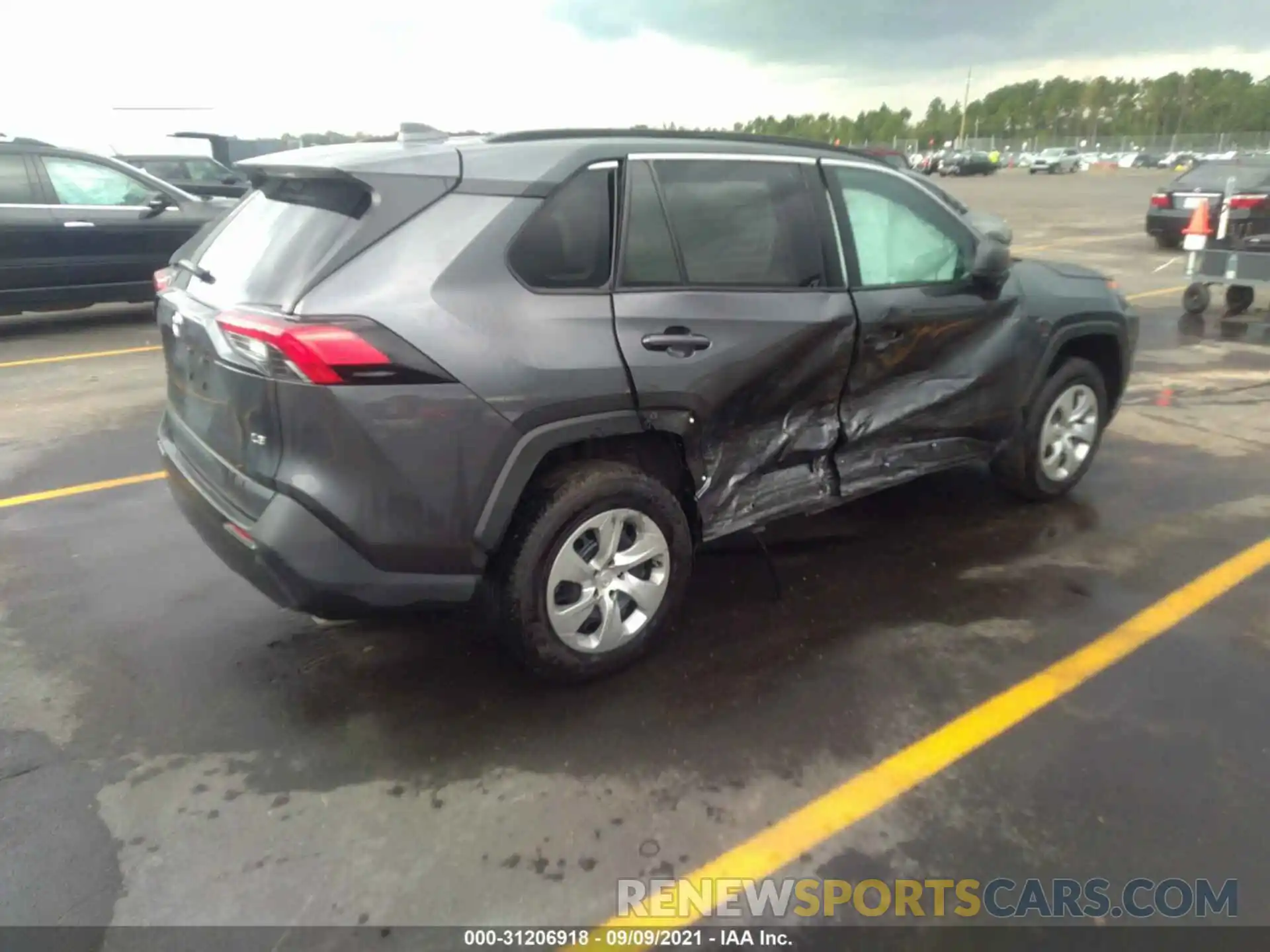 4 Photograph of a damaged car 2T3H1RFV7MC112482 TOYOTA RAV4 2021