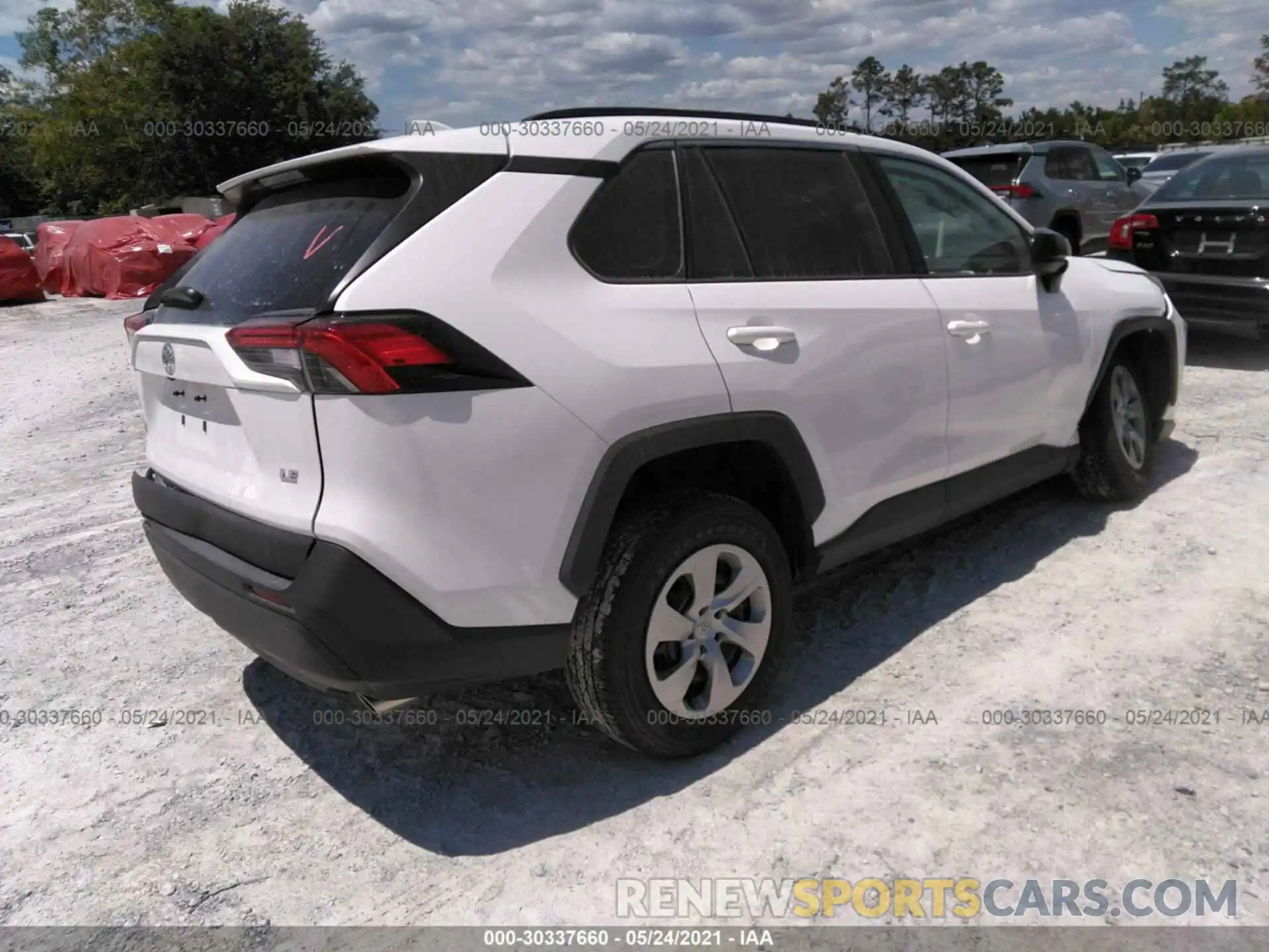 4 Photograph of a damaged car 2T3H1RFV7MC120758 TOYOTA RAV4 2021