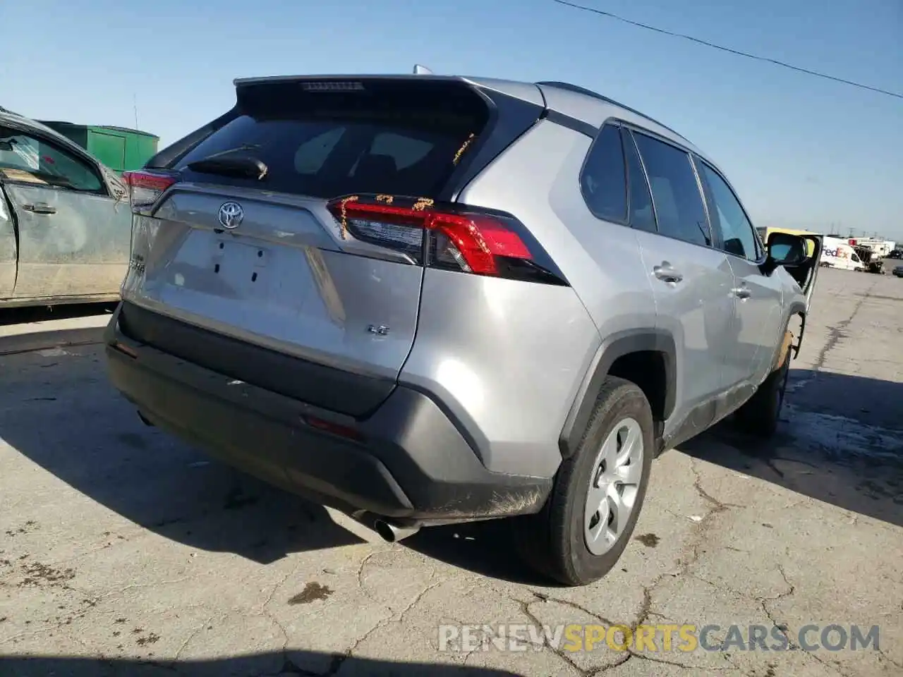 4 Photograph of a damaged car 2T3H1RFV7MC122557 TOYOTA RAV4 2021