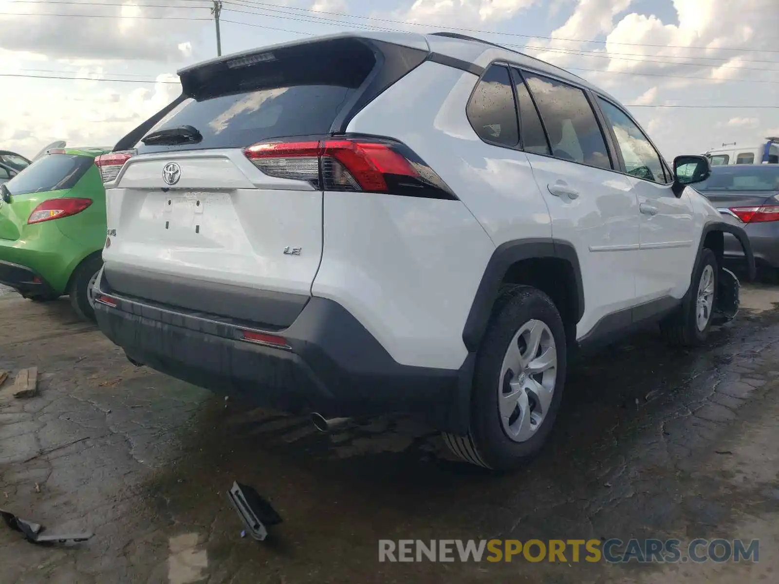 4 Photograph of a damaged car 2T3H1RFV7MC127113 TOYOTA RAV4 2021