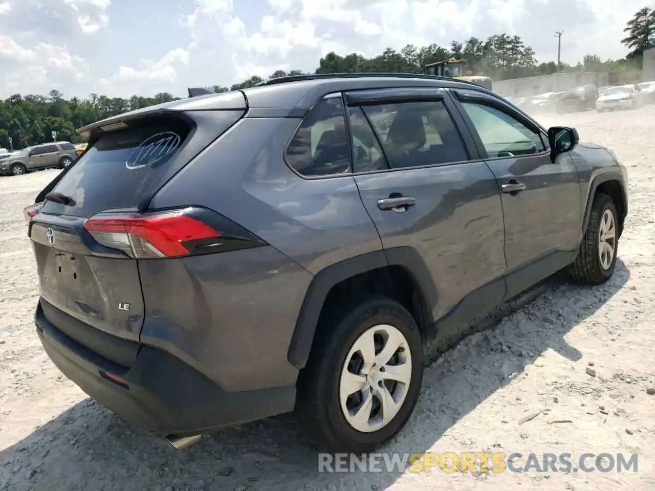 4 Photograph of a damaged car 2T3H1RFV7MC132649 TOYOTA RAV4 2021