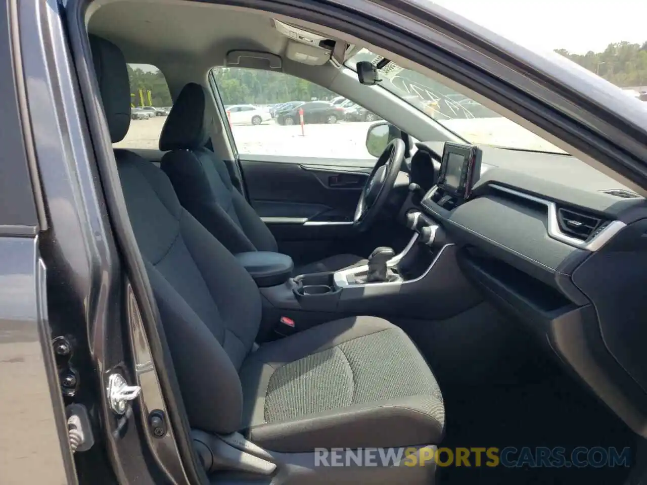 5 Photograph of a damaged car 2T3H1RFV7MC132649 TOYOTA RAV4 2021