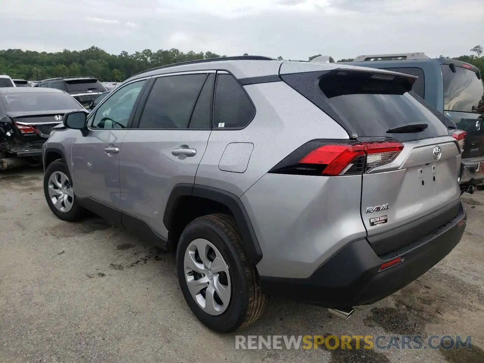 3 Photograph of a damaged car 2T3H1RFV7MC137060 TOYOTA RAV4 2021