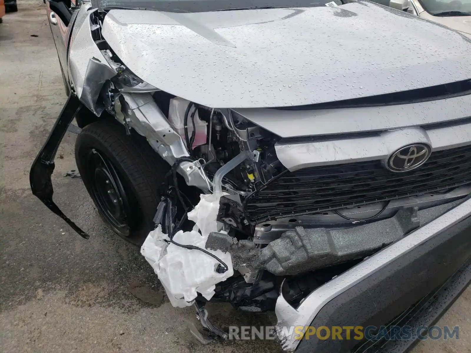 9 Photograph of a damaged car 2T3H1RFV7MC137060 TOYOTA RAV4 2021