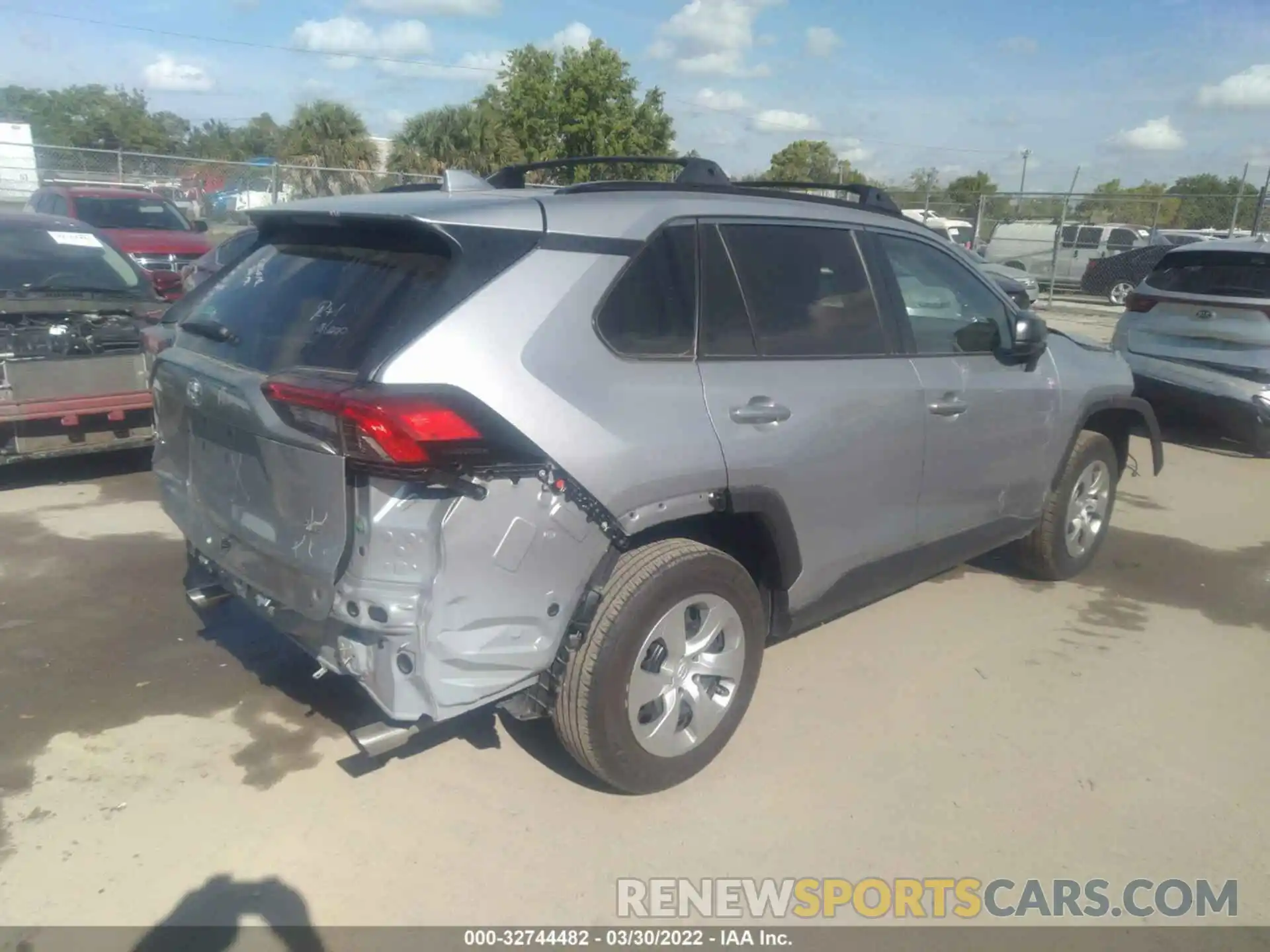 4 Photograph of a damaged car 2T3H1RFV7MC141450 TOYOTA RAV4 2021