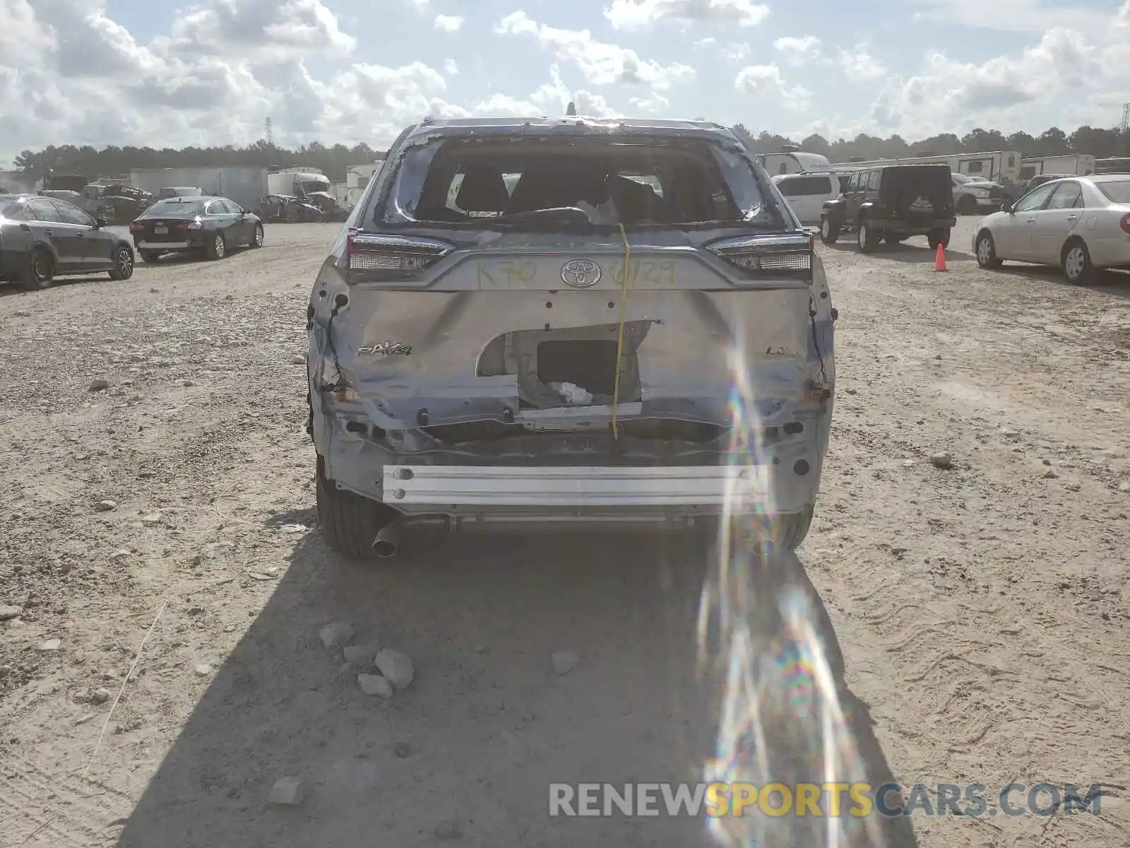 9 Photograph of a damaged car 2T3H1RFV7MC143442 TOYOTA RAV4 2021