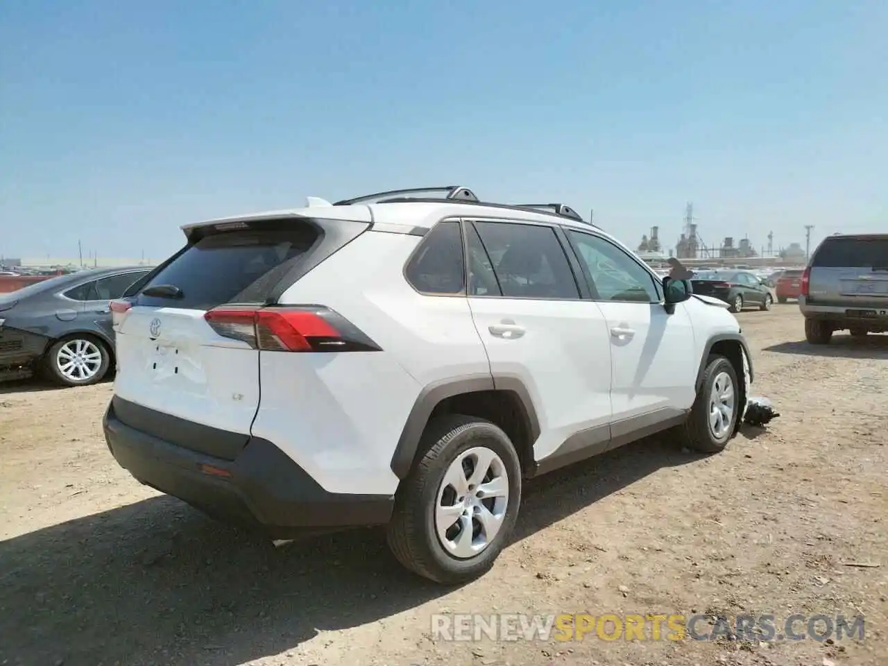 4 Photograph of a damaged car 2T3H1RFV7MC152772 TOYOTA RAV4 2021