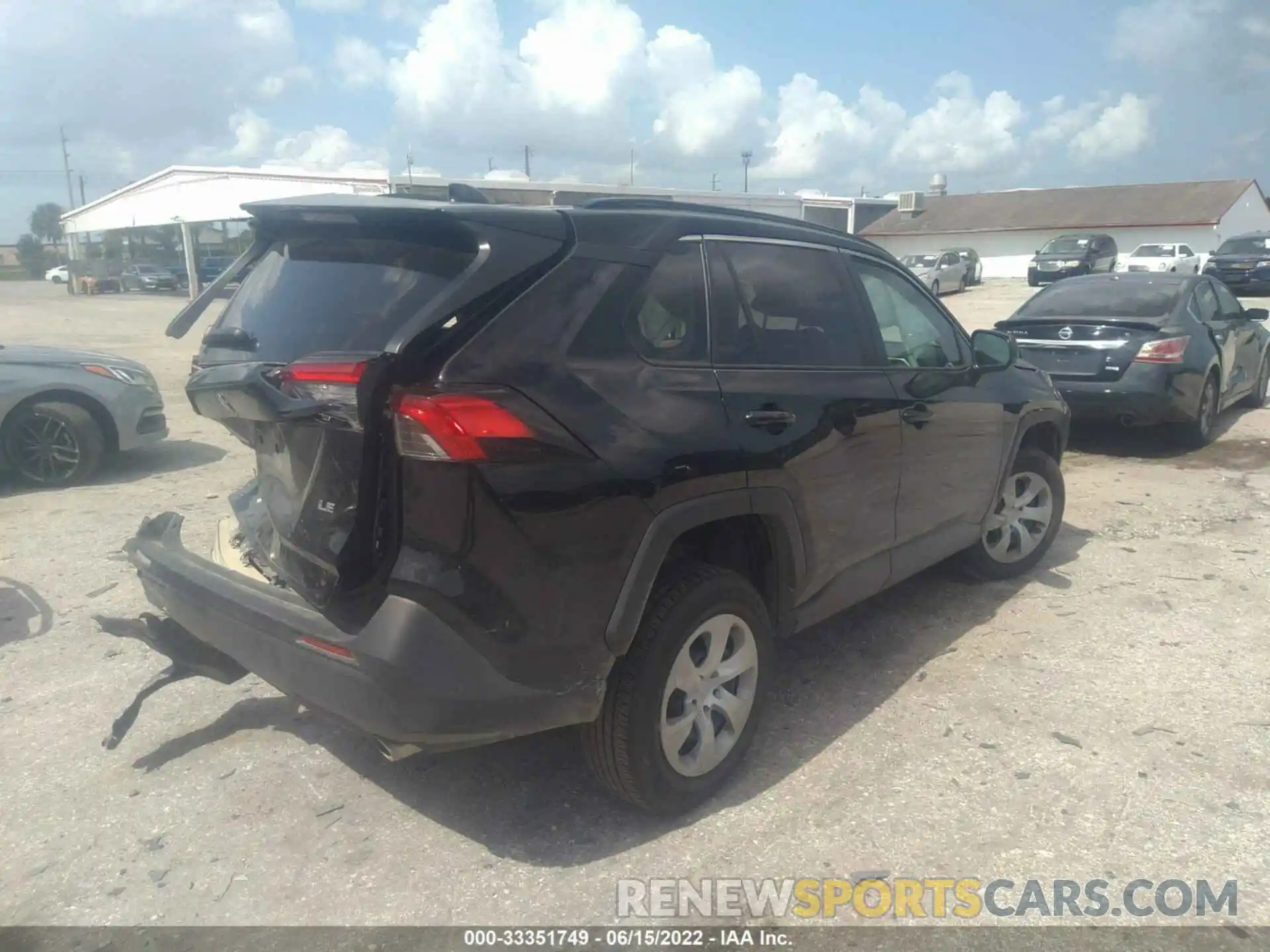 4 Photograph of a damaged car 2T3H1RFV7MC155946 TOYOTA RAV4 2021