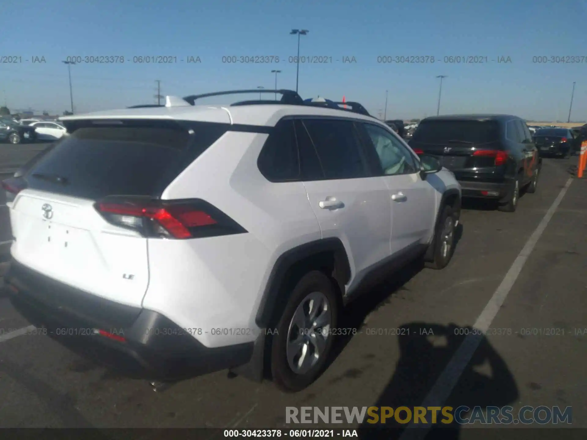 4 Photograph of a damaged car 2T3H1RFV7MW109287 TOYOTA RAV4 2021