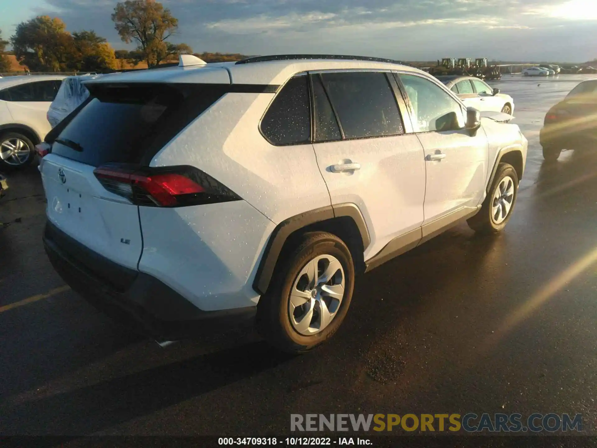 4 Photograph of a damaged car 2T3H1RFV7MW129619 TOYOTA RAV4 2021