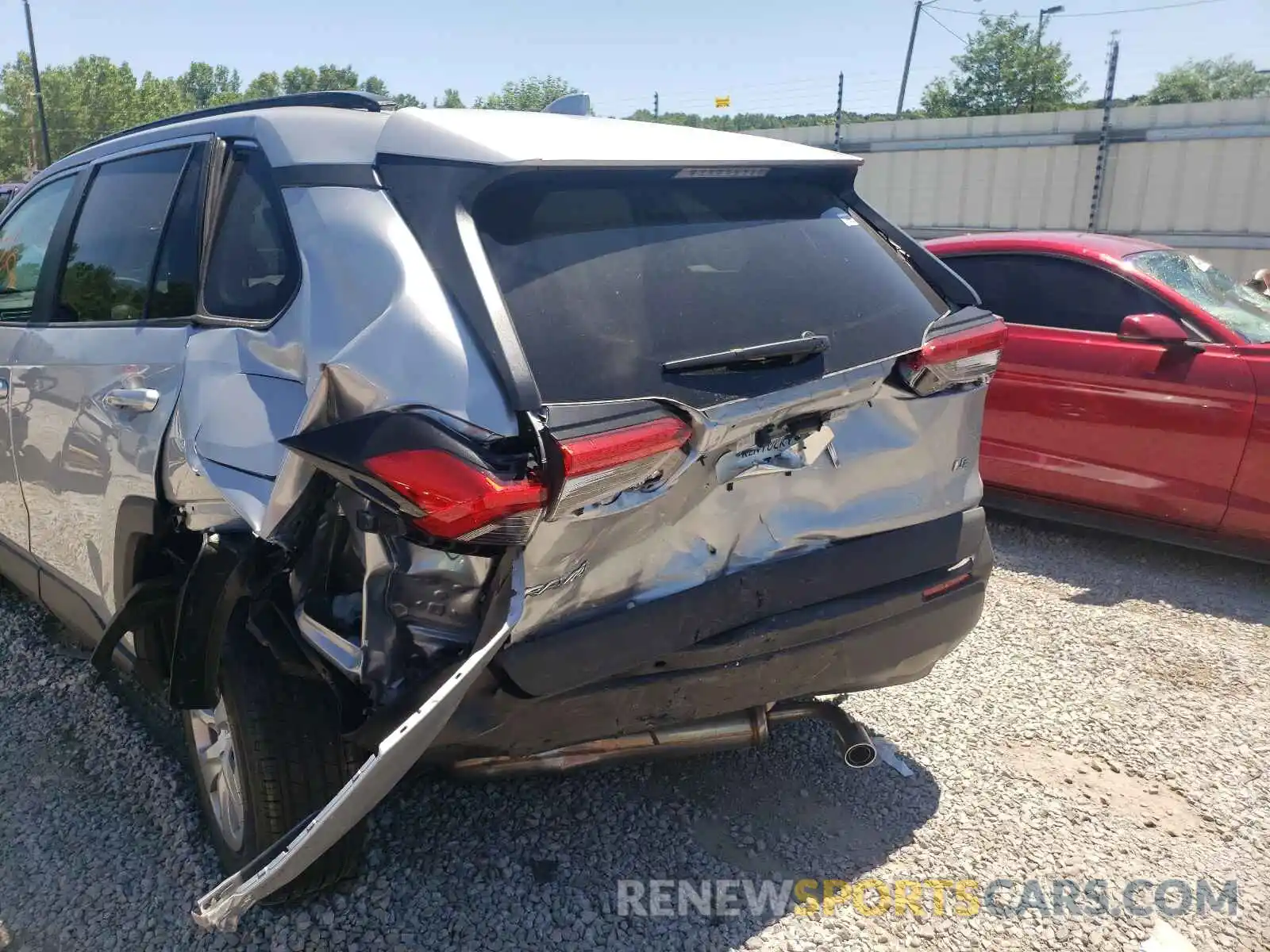 9 Photograph of a damaged car 2T3H1RFV7MW146646 TOYOTA RAV4 2021