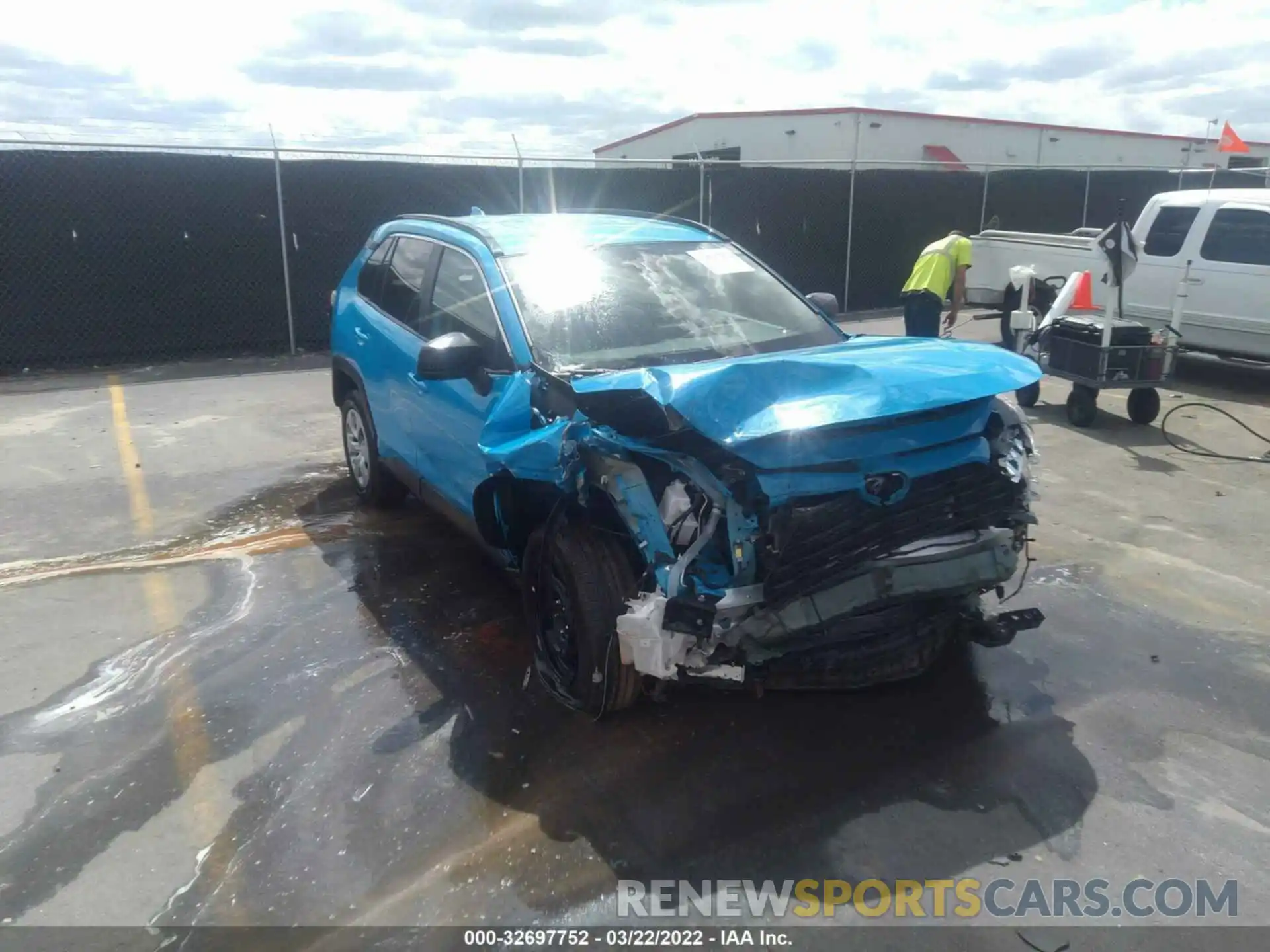 1 Photograph of a damaged car 2T3H1RFV7MW158957 TOYOTA RAV4 2021