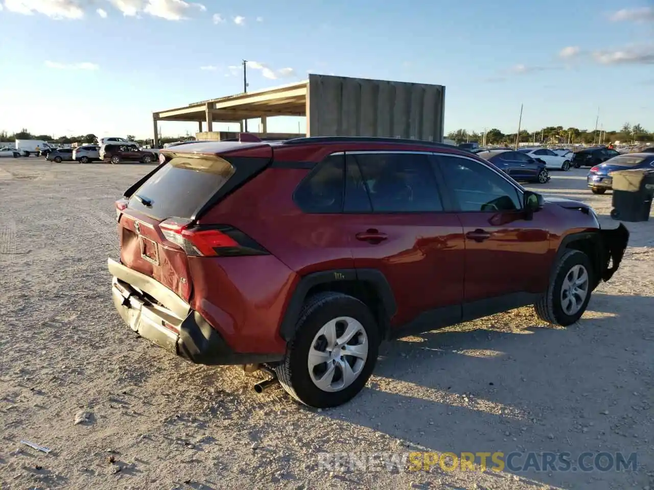 4 Photograph of a damaged car 2T3H1RFV7MW161633 TOYOTA RAV4 2021