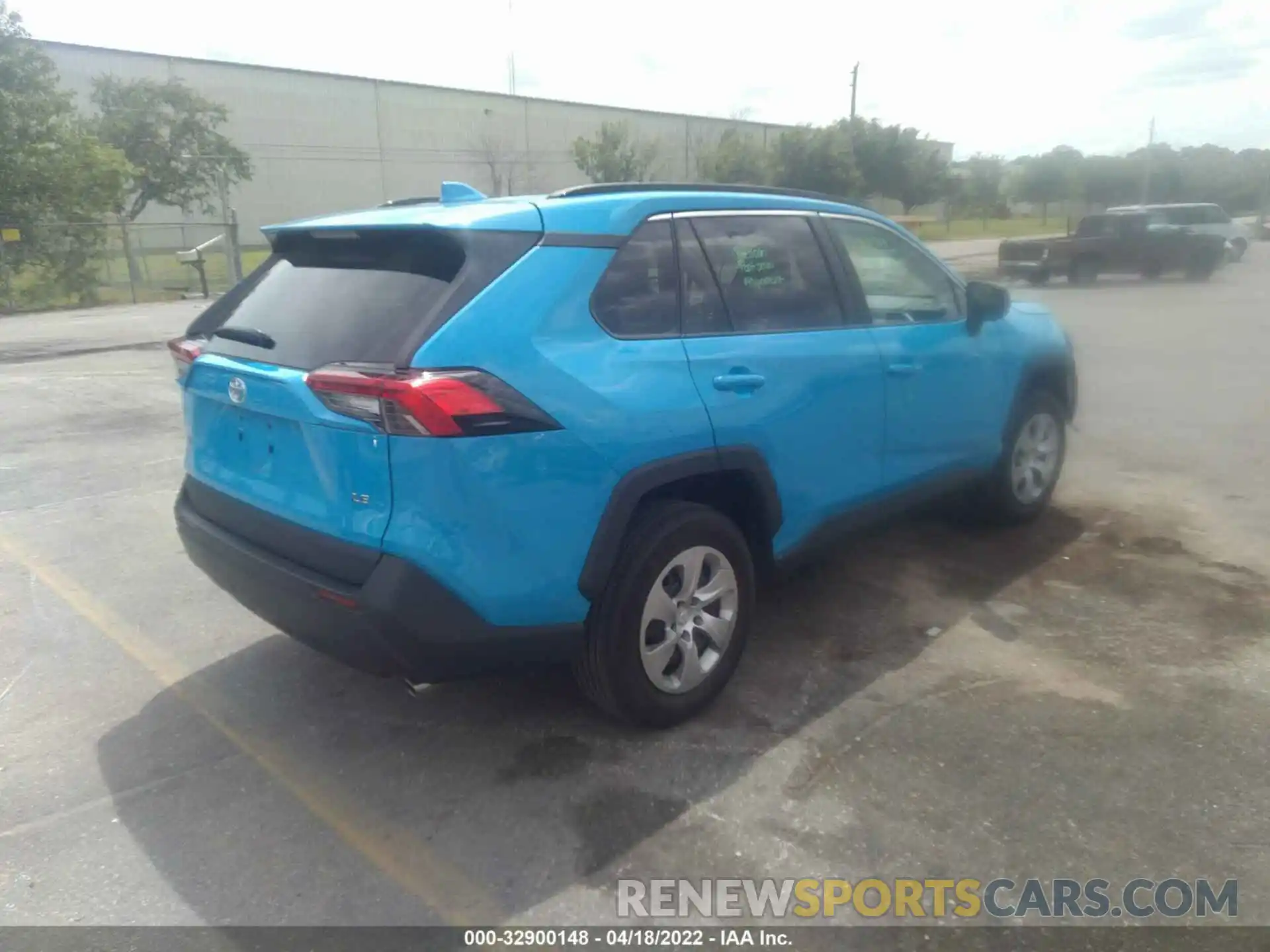 4 Photograph of a damaged car 2T3H1RFV7MW164189 TOYOTA RAV4 2021