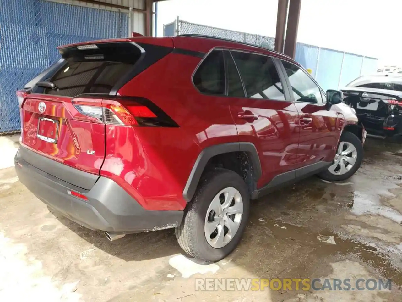 4 Photograph of a damaged car 2T3H1RFV7MW164712 TOYOTA RAV4 2021