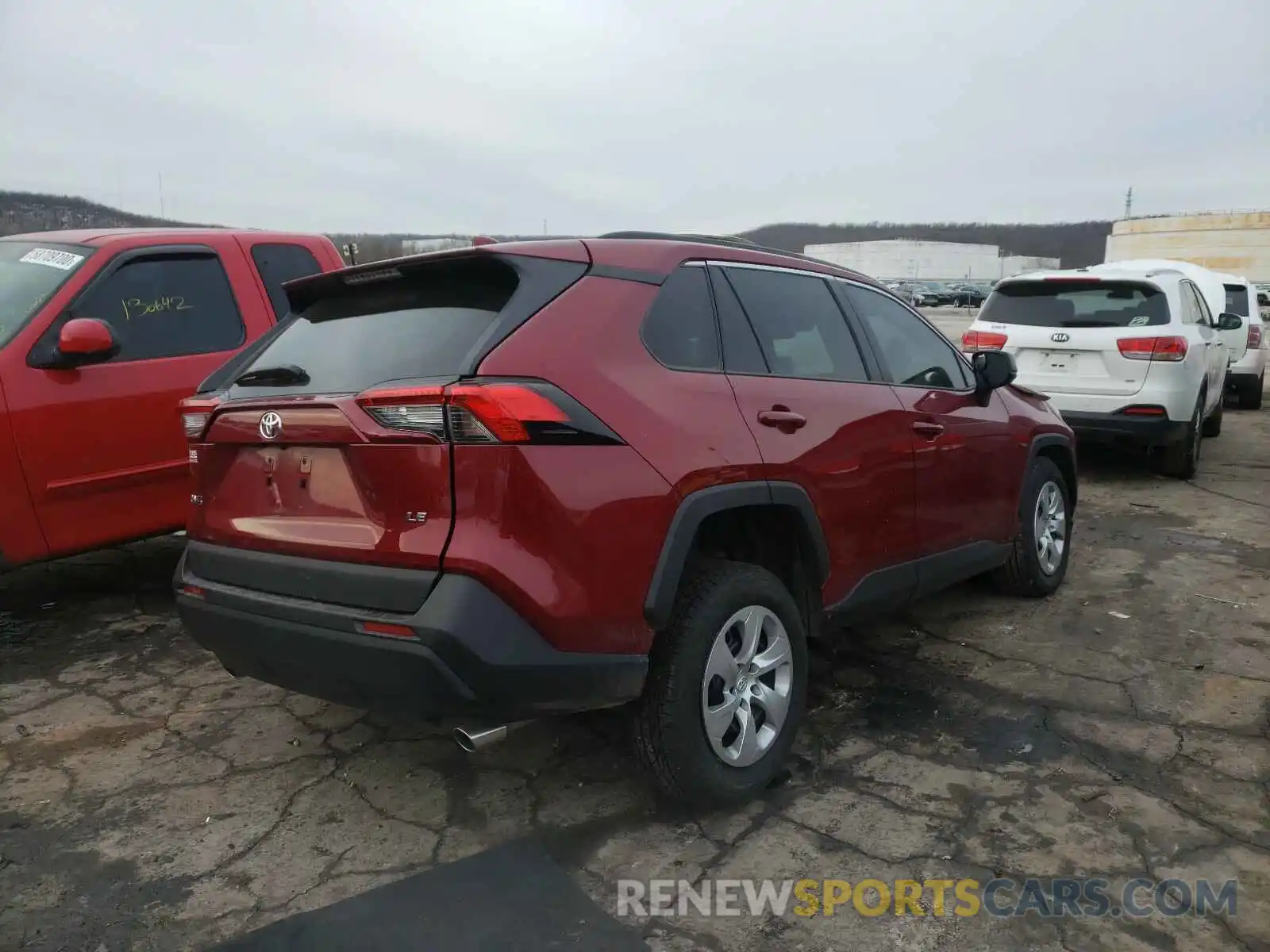 4 Photograph of a damaged car 2T3H1RFV8MC090055 TOYOTA RAV4 2021