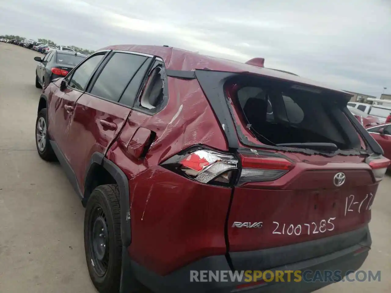 9 Photograph of a damaged car 2T3H1RFV8MC092193 TOYOTA RAV4 2021