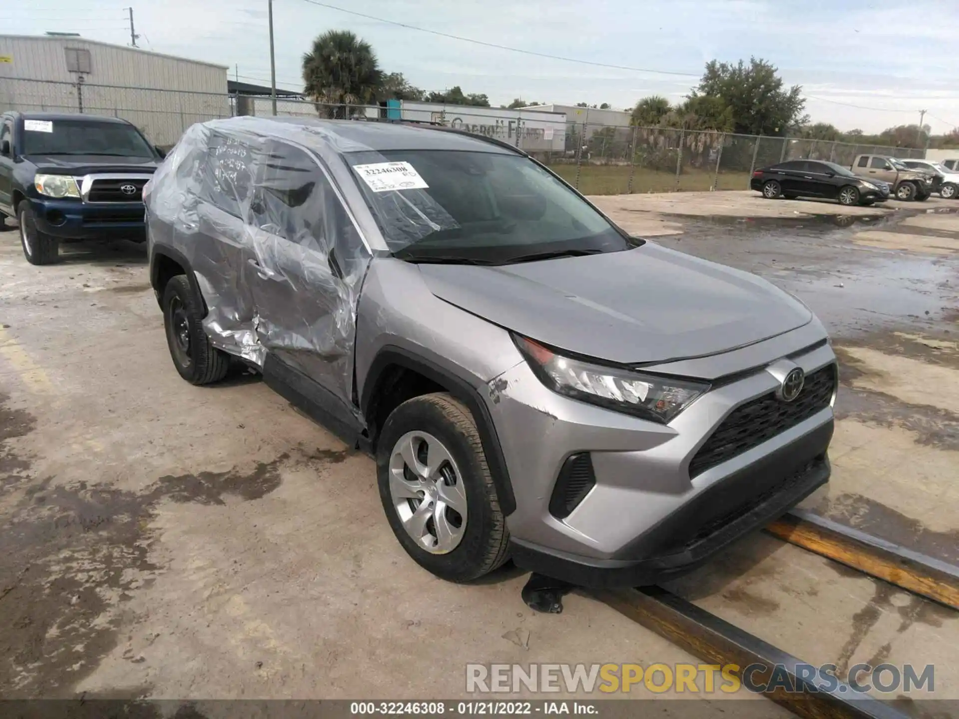 1 Photograph of a damaged car 2T3H1RFV8MC092937 TOYOTA RAV4 2021