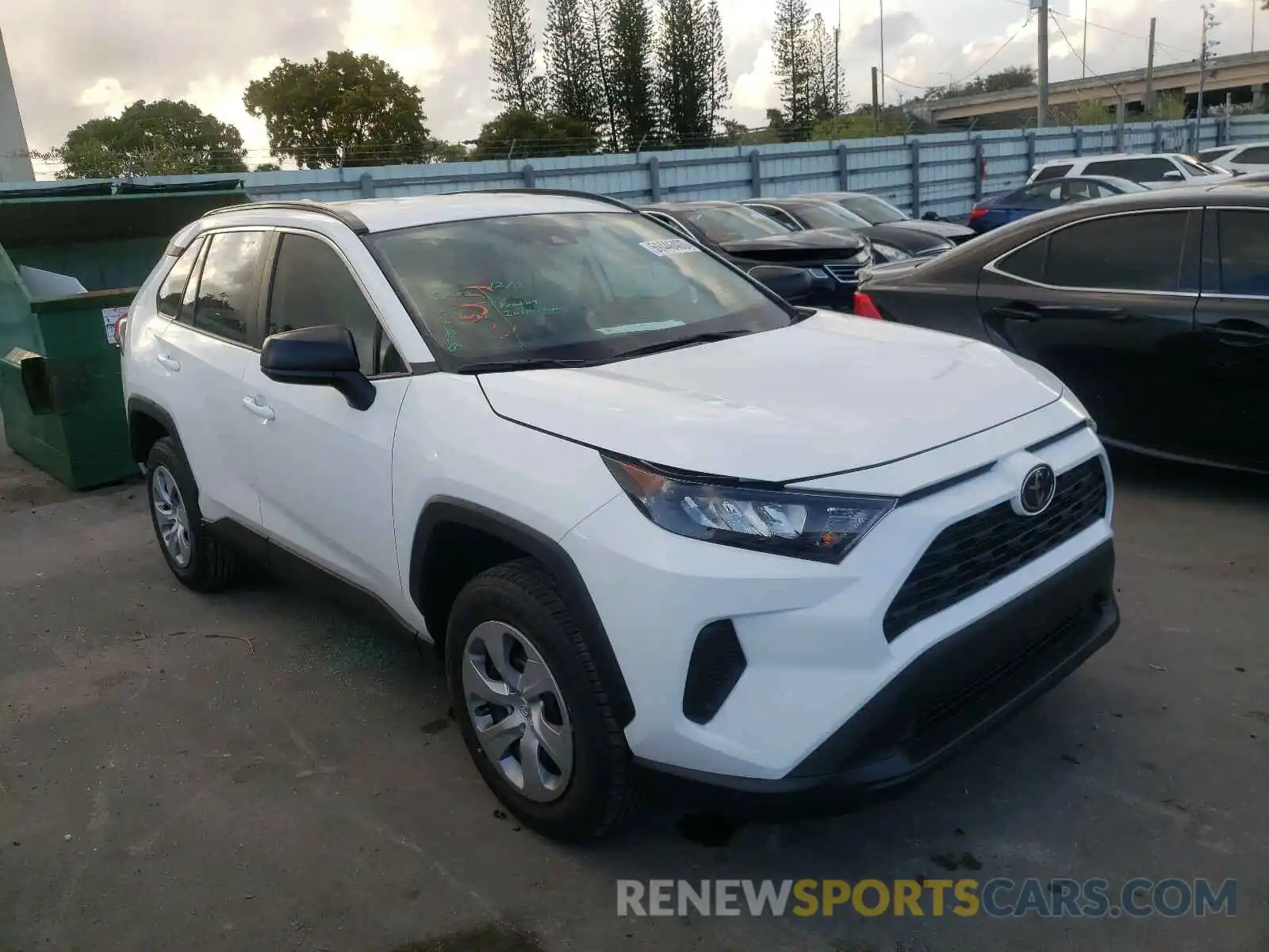 1 Photograph of a damaged car 2T3H1RFV8MC097393 TOYOTA RAV4 2021