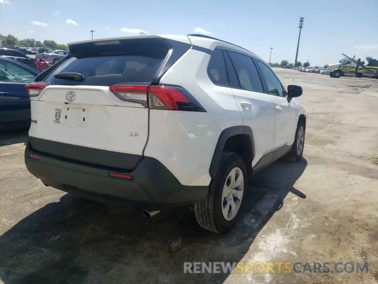 4 Photograph of a damaged car 2T3H1RFV8MC100664 TOYOTA RAV4 2021