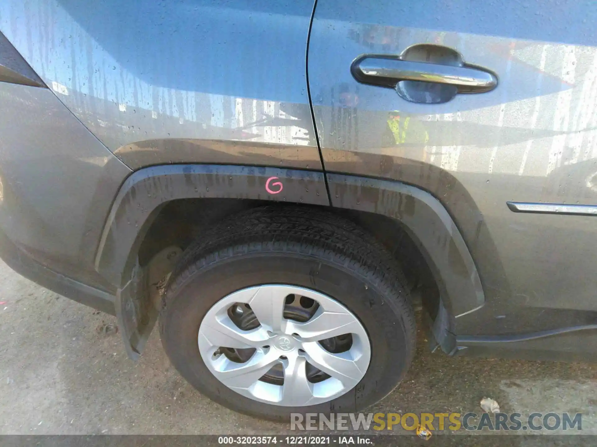 15 Photograph of a damaged car 2T3H1RFV8MC112376 TOYOTA RAV4 2021