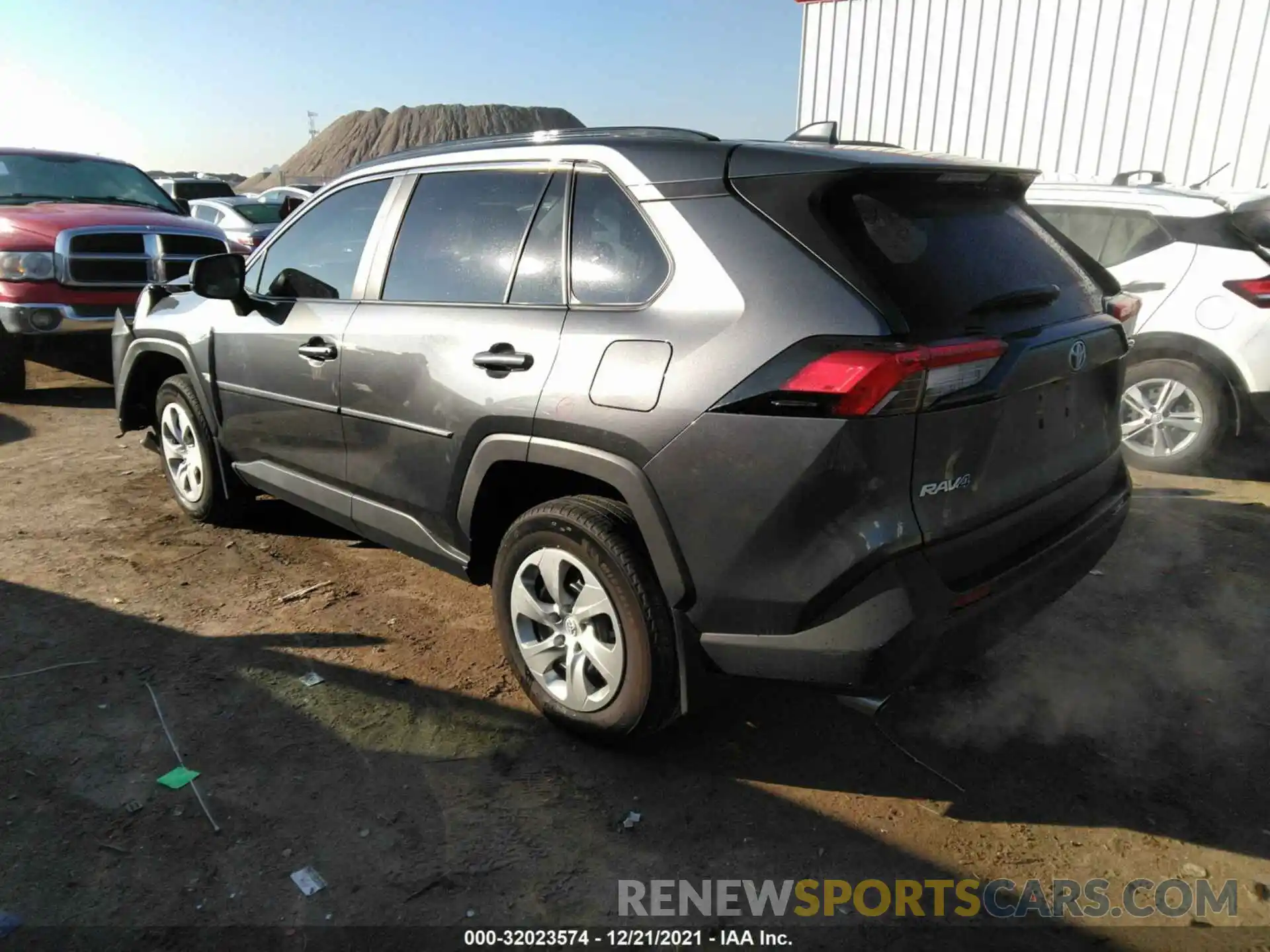 3 Photograph of a damaged car 2T3H1RFV8MC112376 TOYOTA RAV4 2021