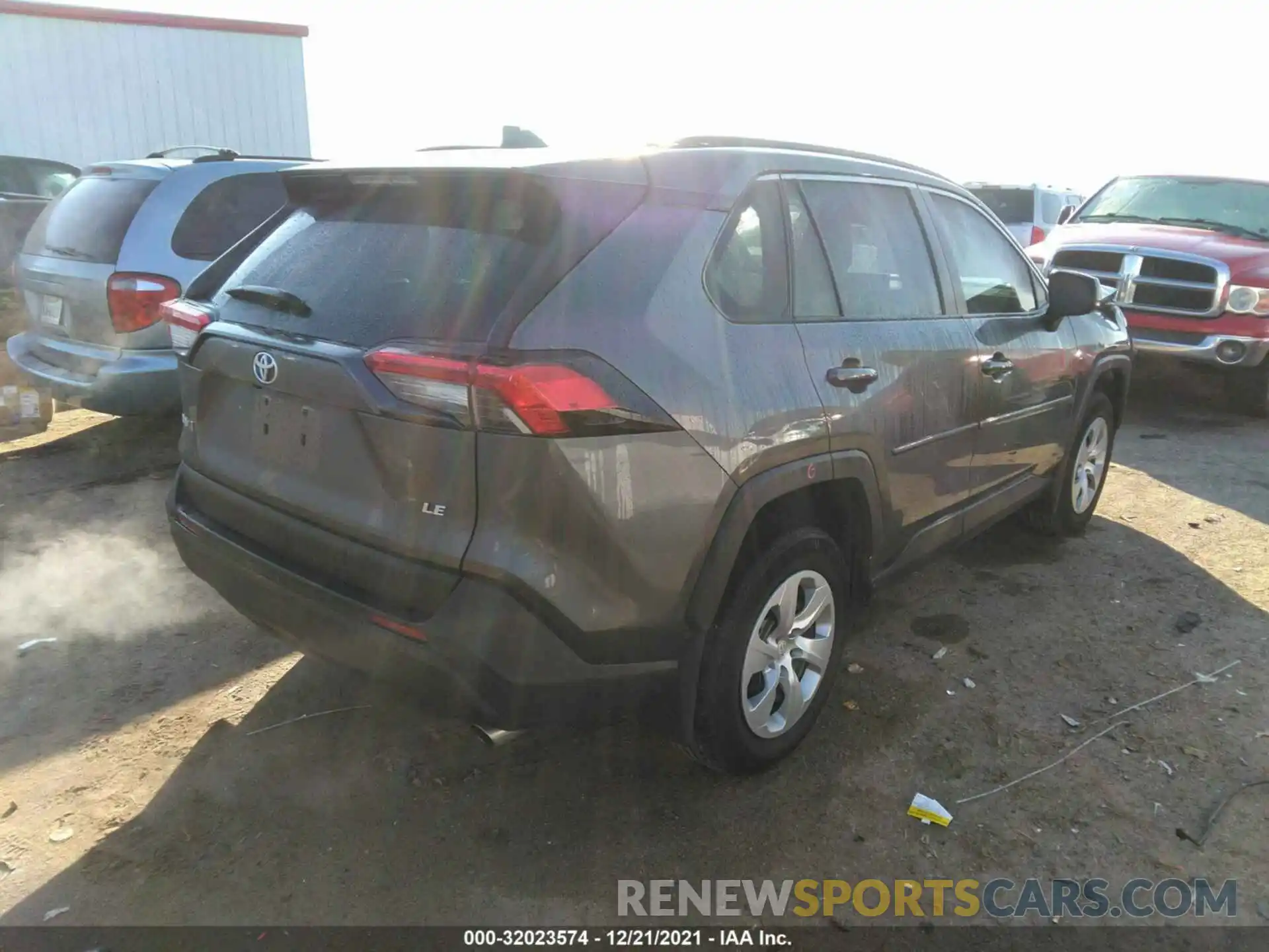 4 Photograph of a damaged car 2T3H1RFV8MC112376 TOYOTA RAV4 2021